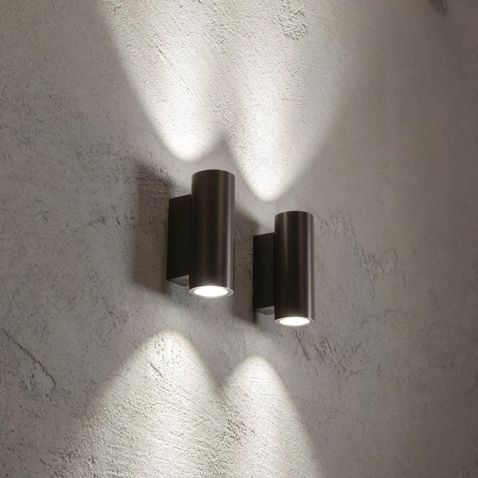 Ago applique wall | black anodized aluminium