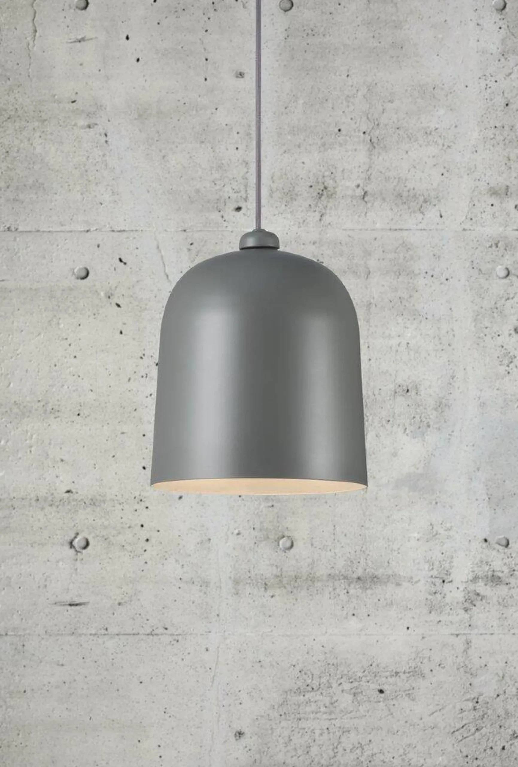 Angle 20 | black