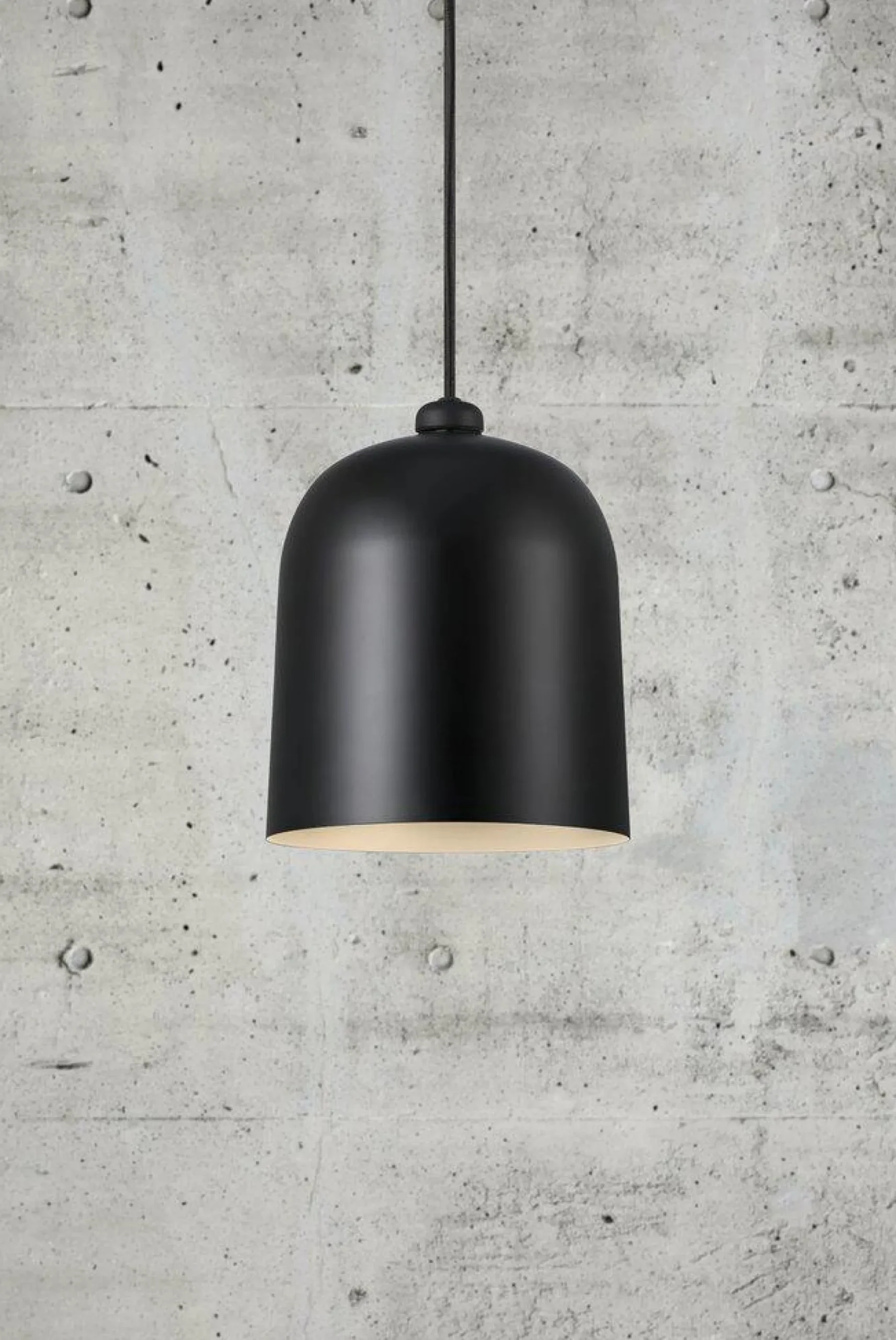 Angle 20 | black