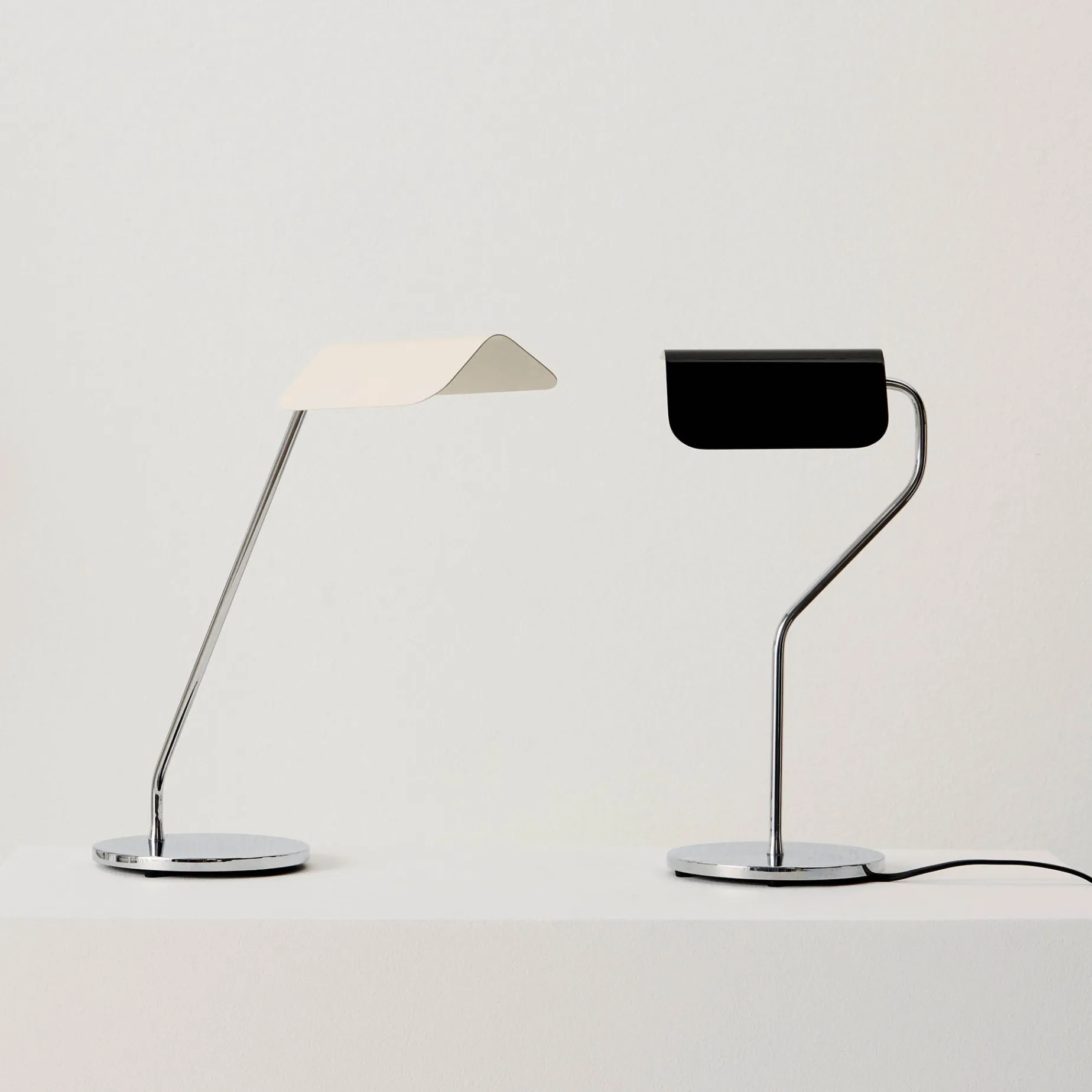 Apex desk lamp | iron black