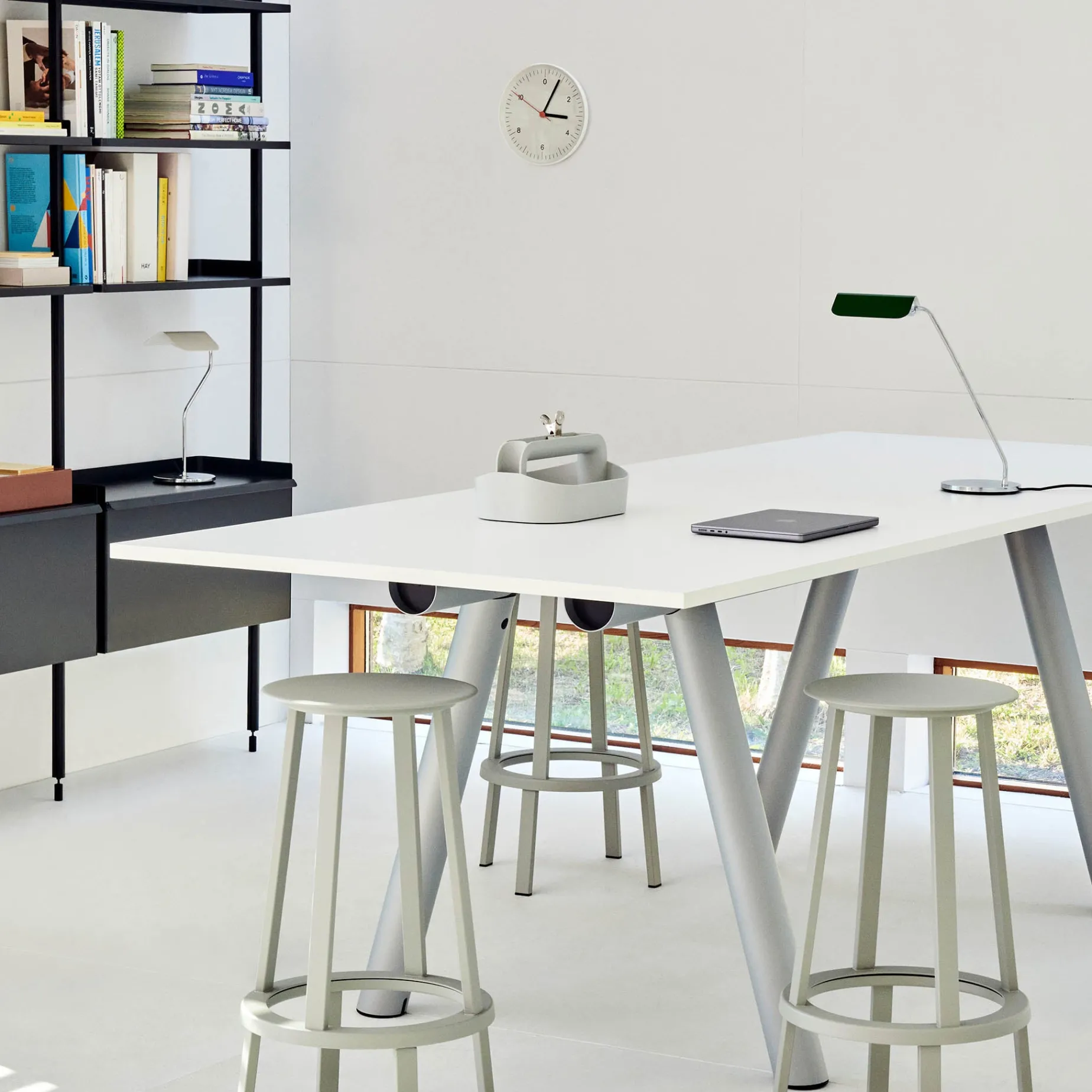 Apex desk lamp | iron black