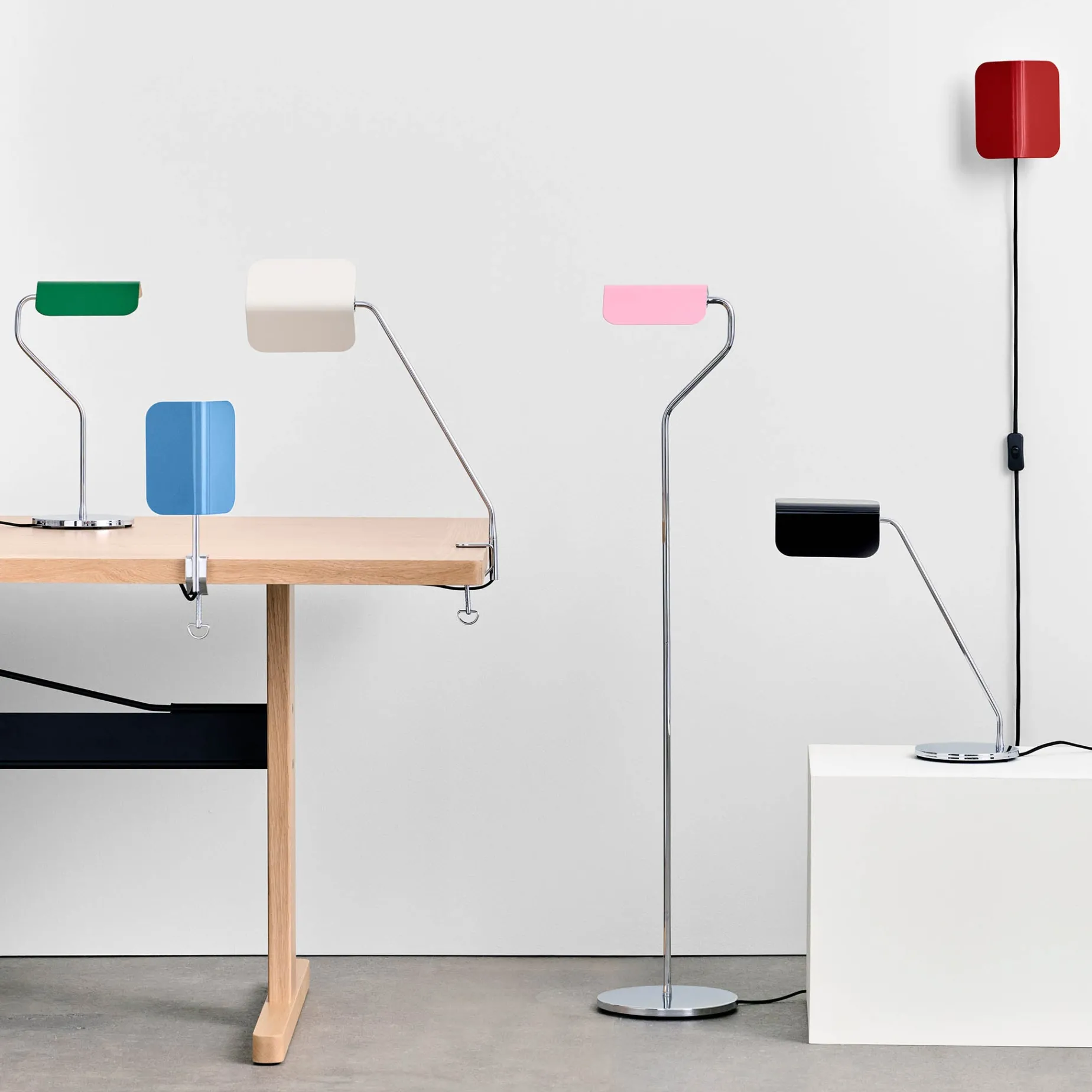 Apex floor lamp | iron black