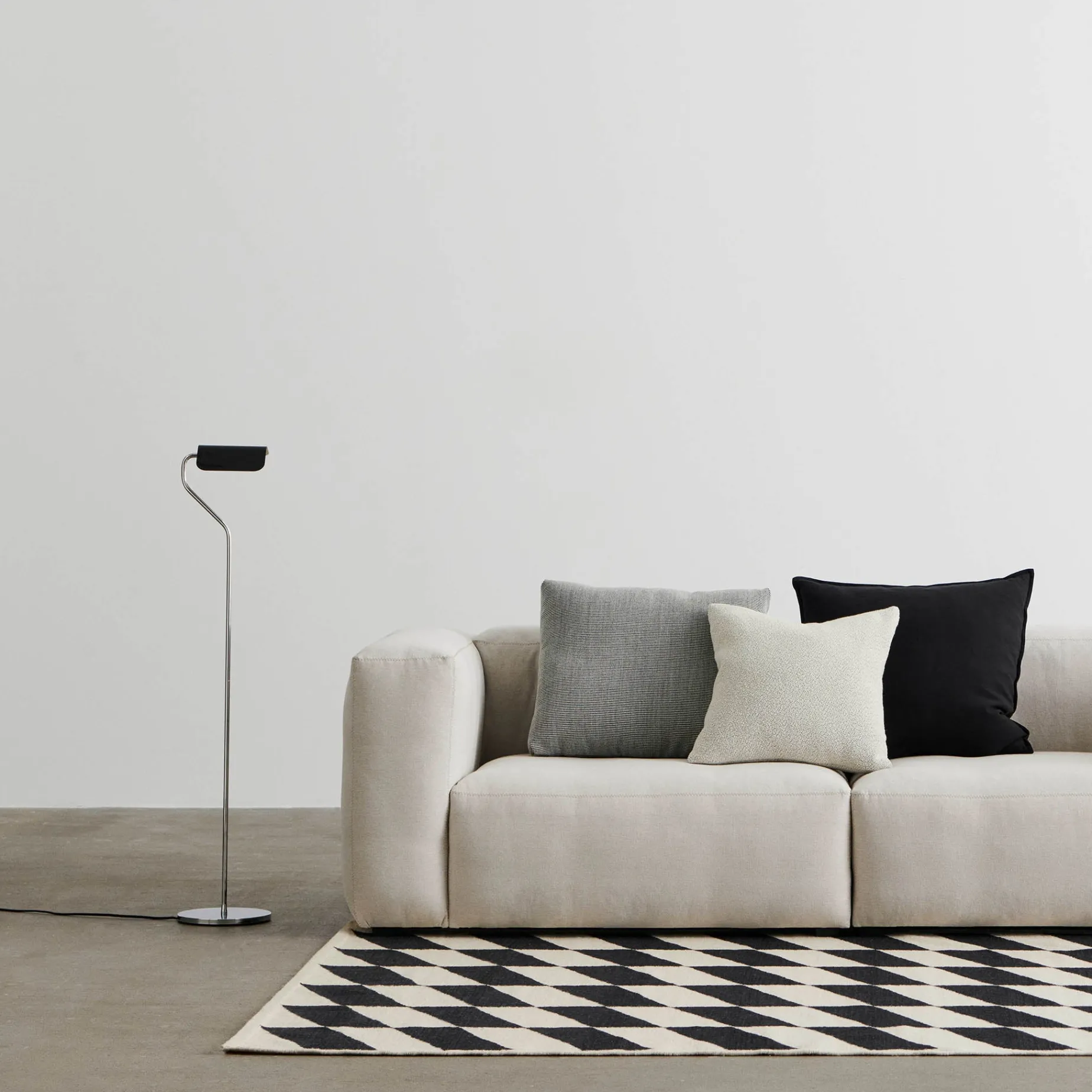 Apex floor lamp | iron black