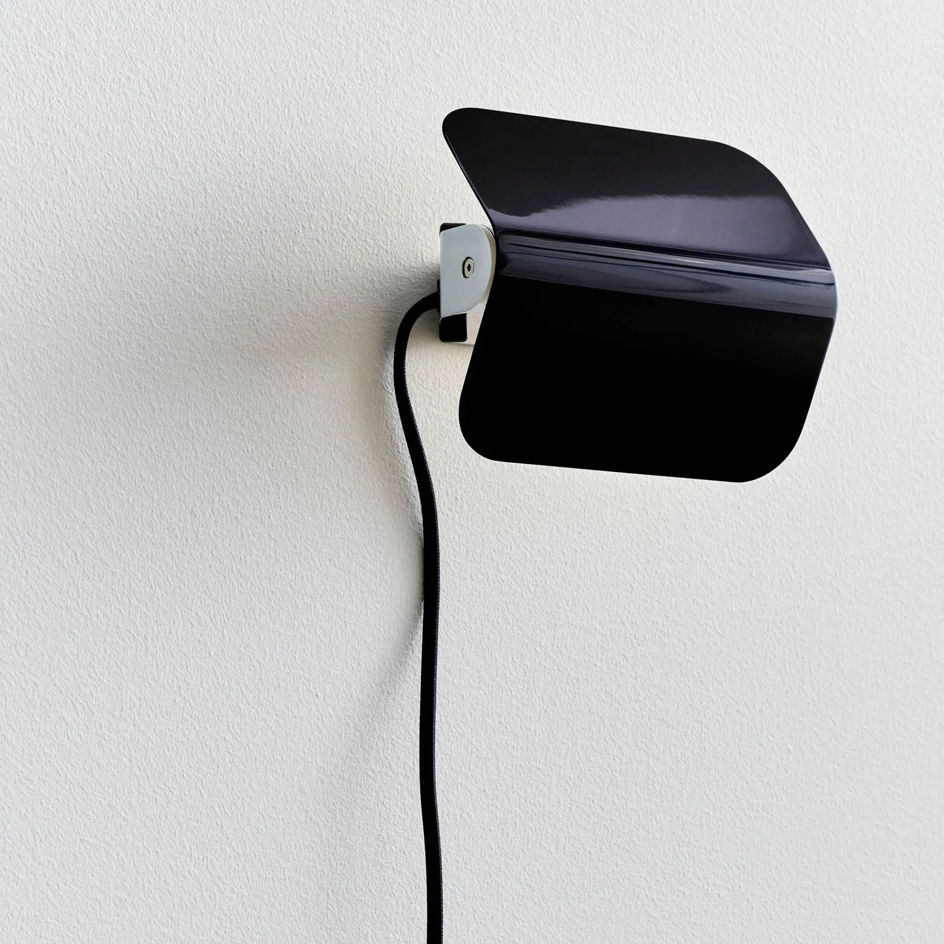 Apex wall lamp | iron black