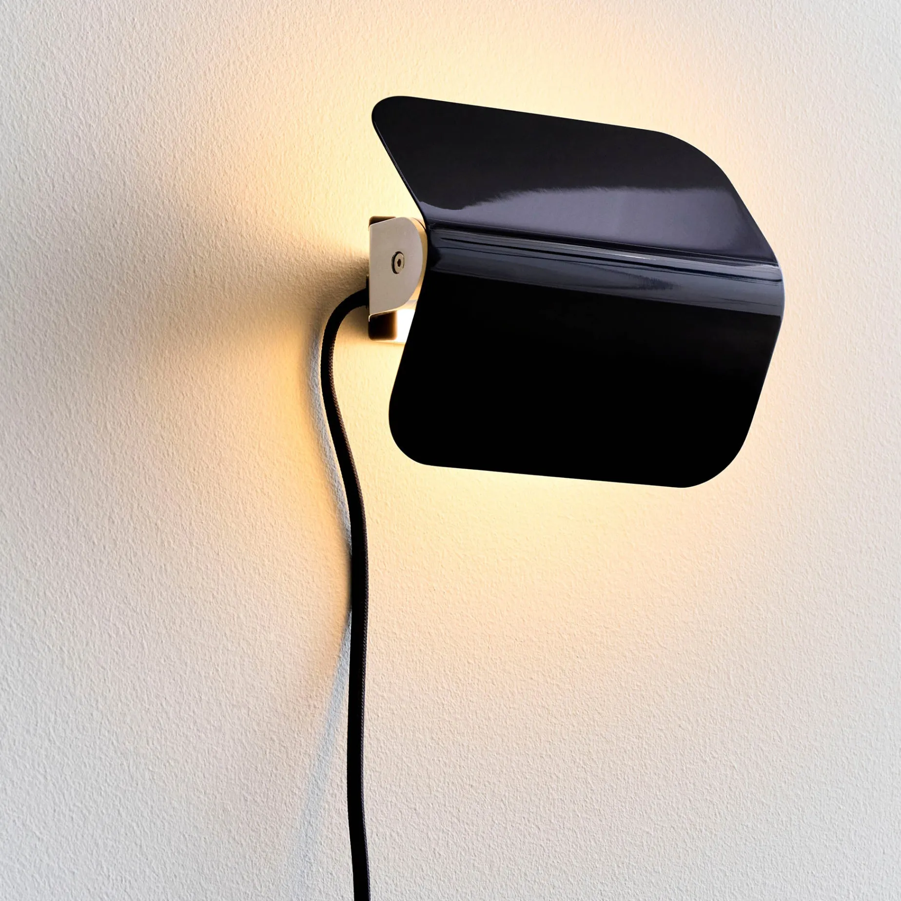 Apex wall lamp | iron black