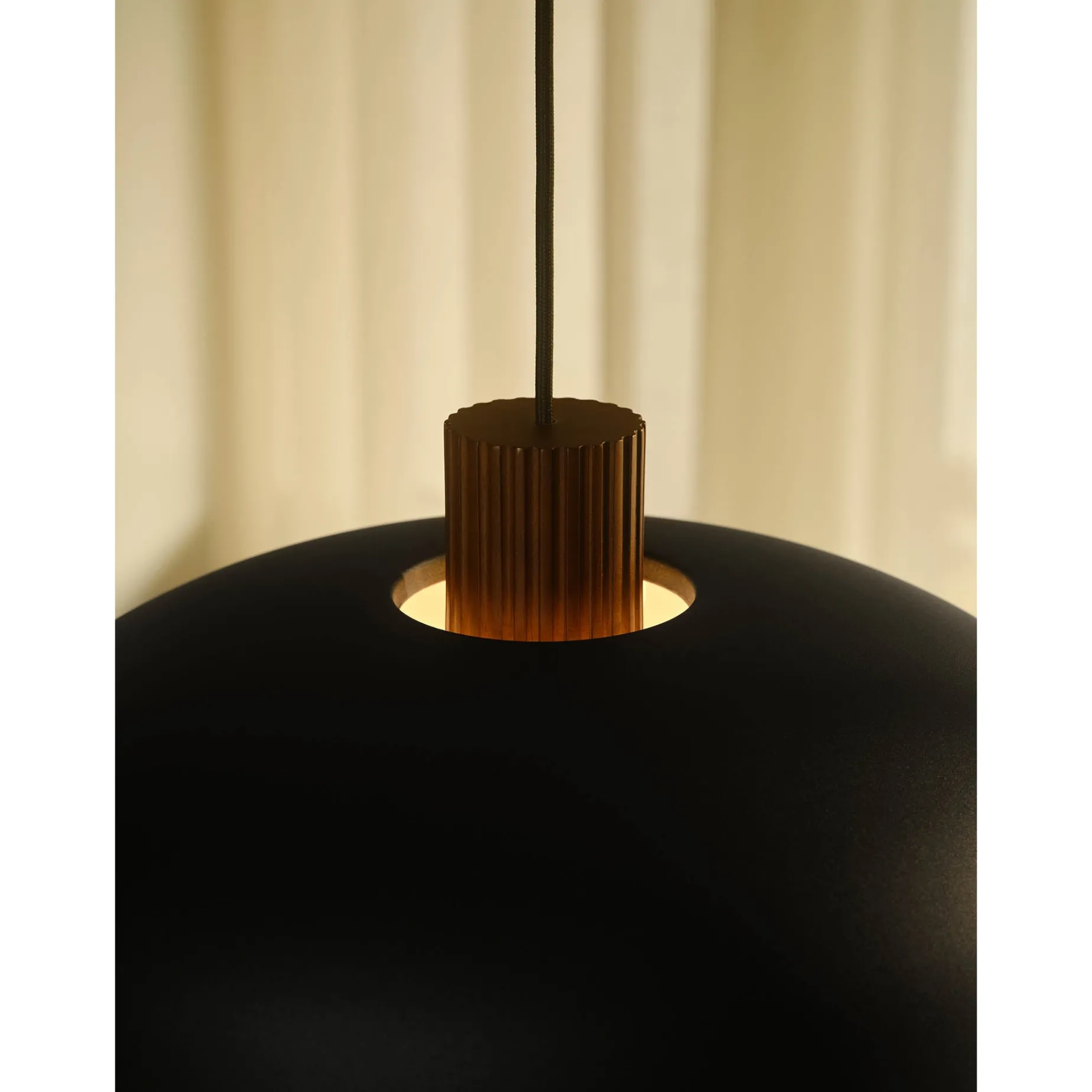 Aurelio pendant ⌀42 | black
