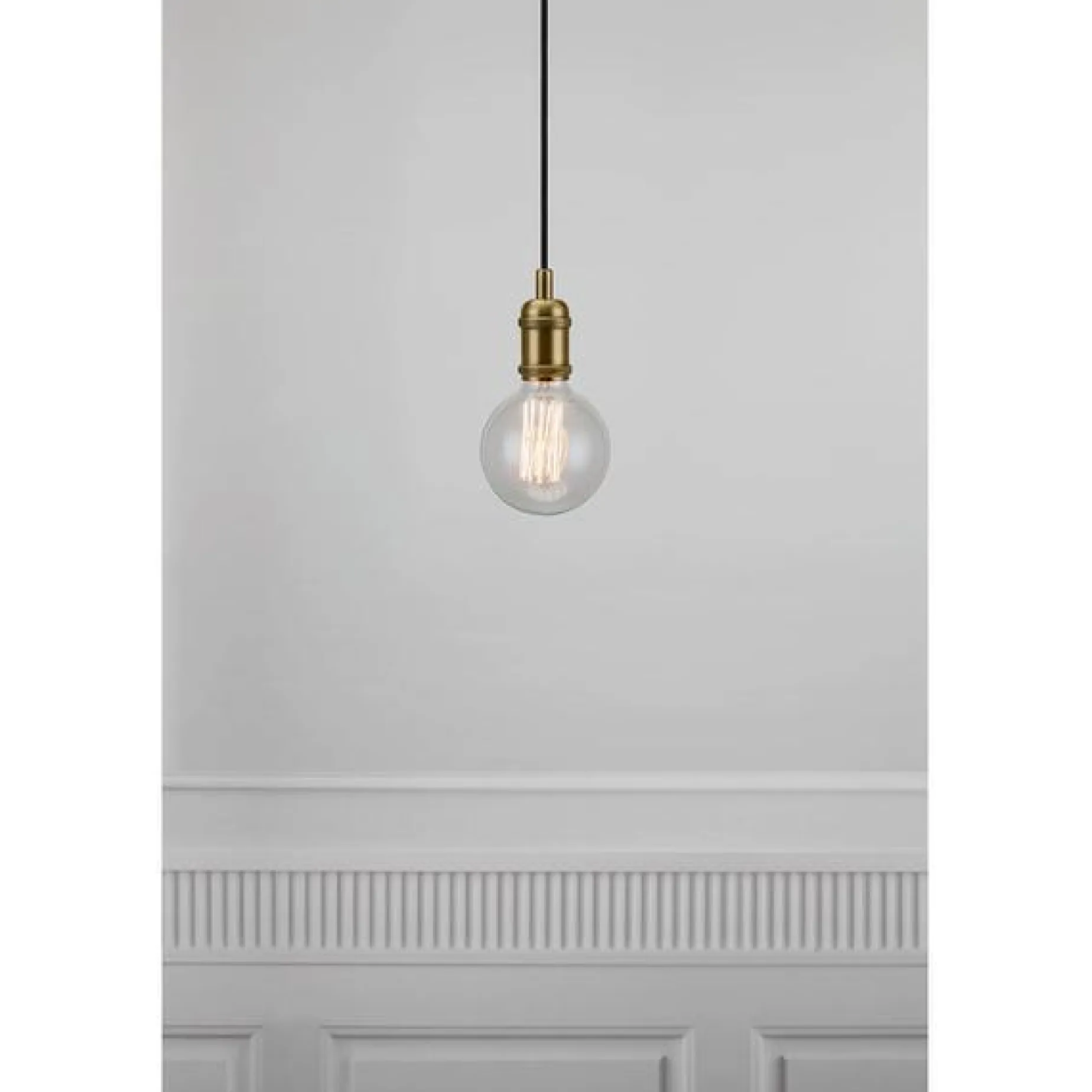 Avra S | black