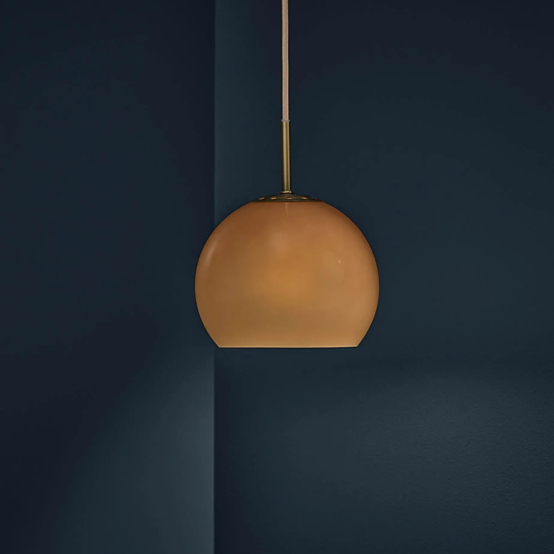 Ball 18-25 glass pendant | opal white