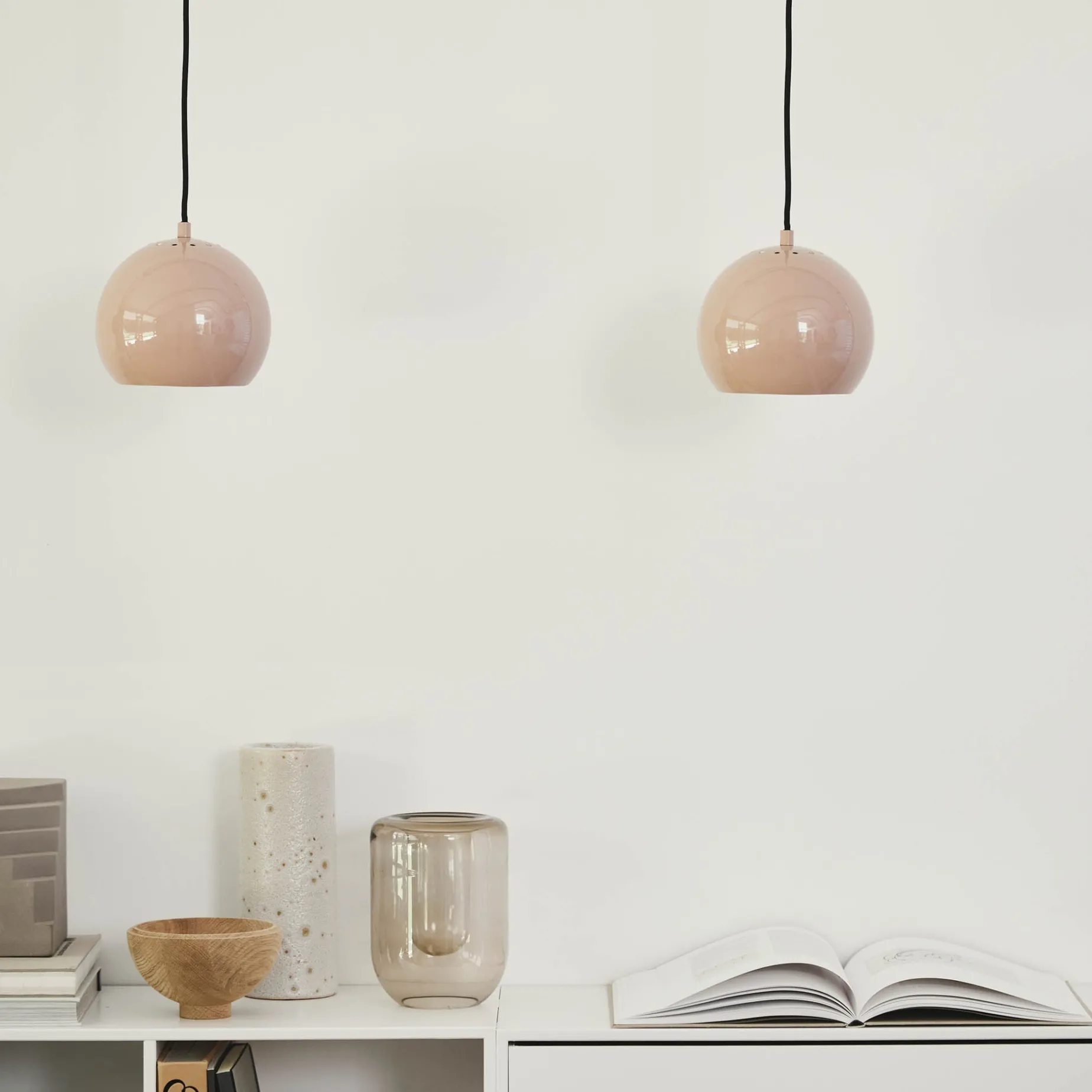 Ball 18 pendant | glossy warm grey