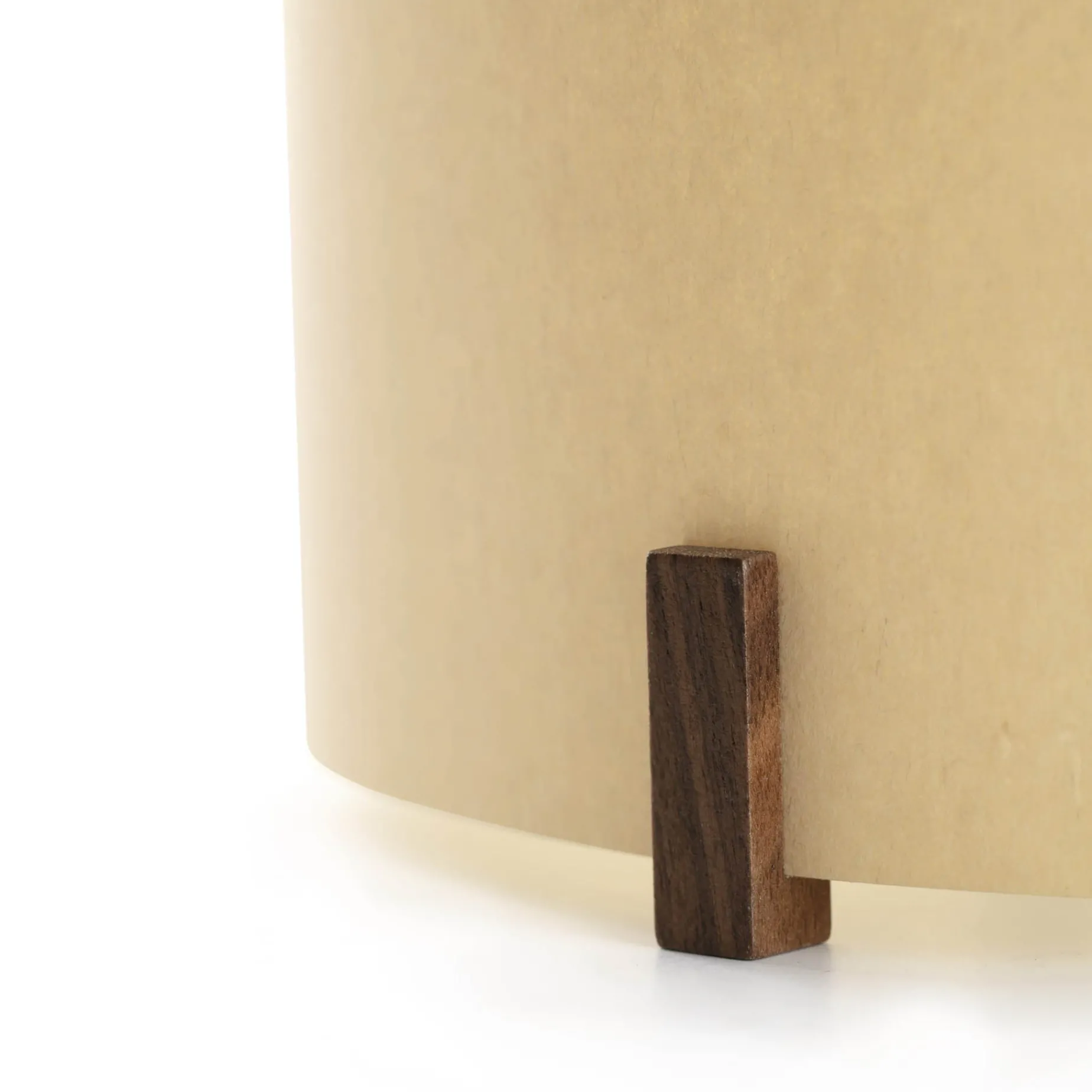 Cata table | walnut and natural papyrus