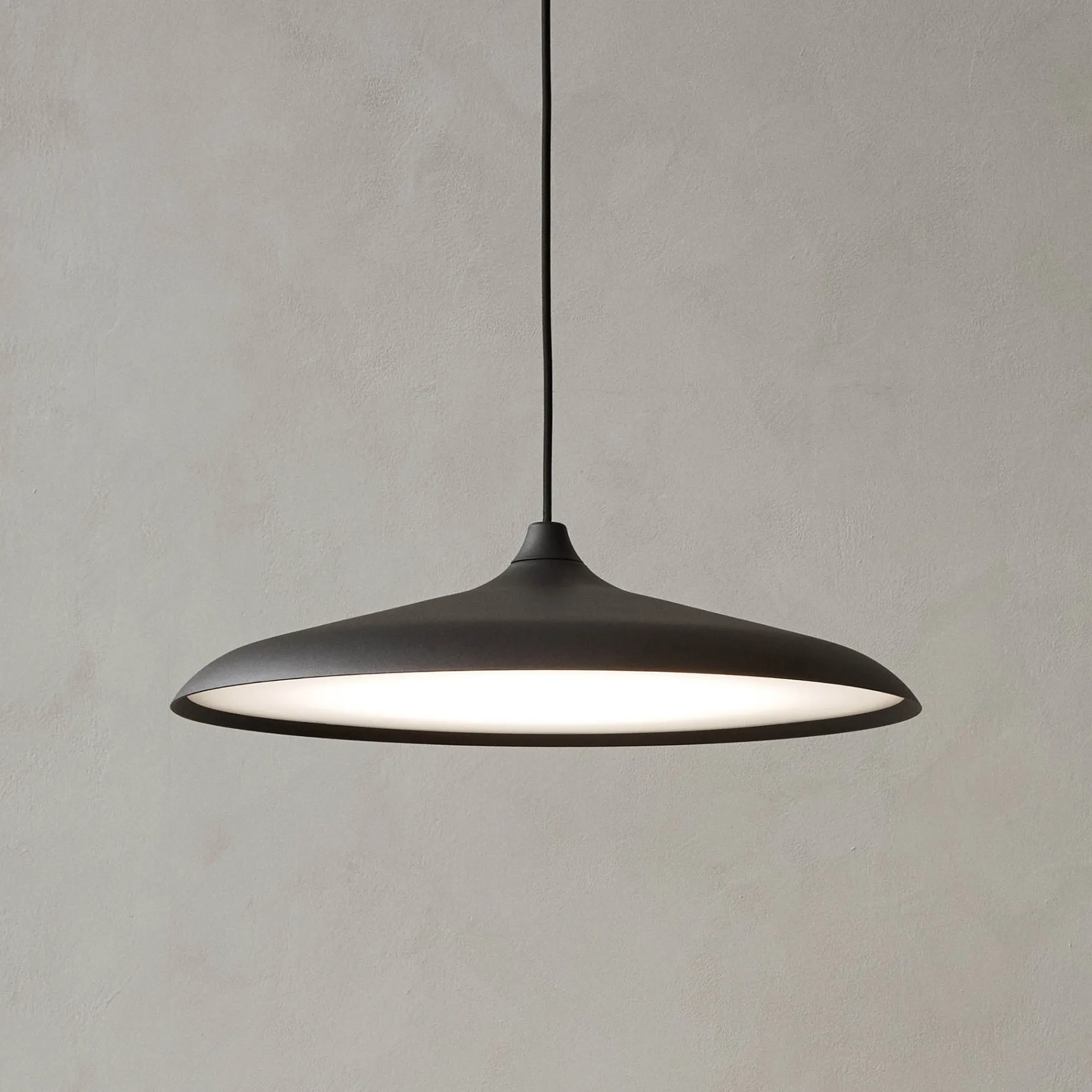 Circular pendant 55 | black