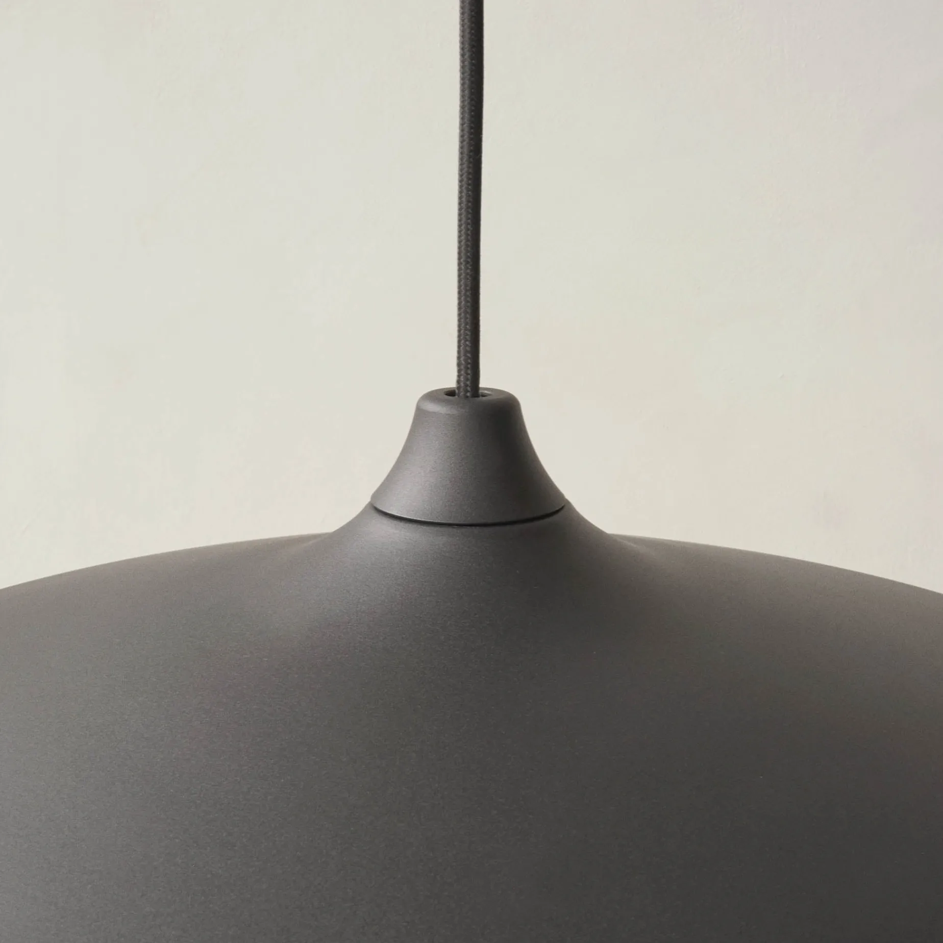 Circular pendant 55 | black