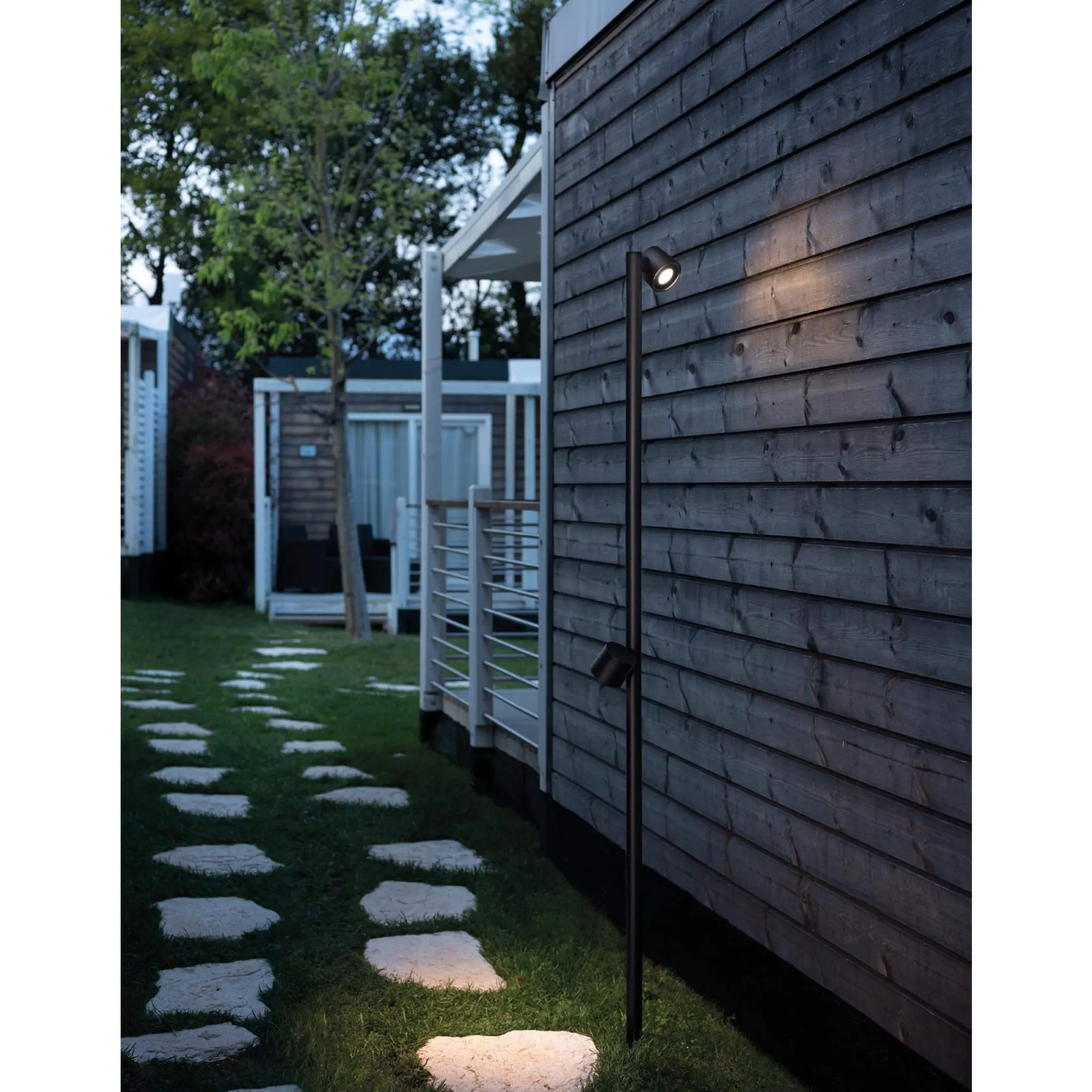 Clic Post | black