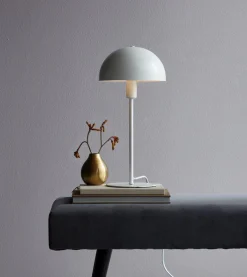 Ellen 20 table | Brass and black
