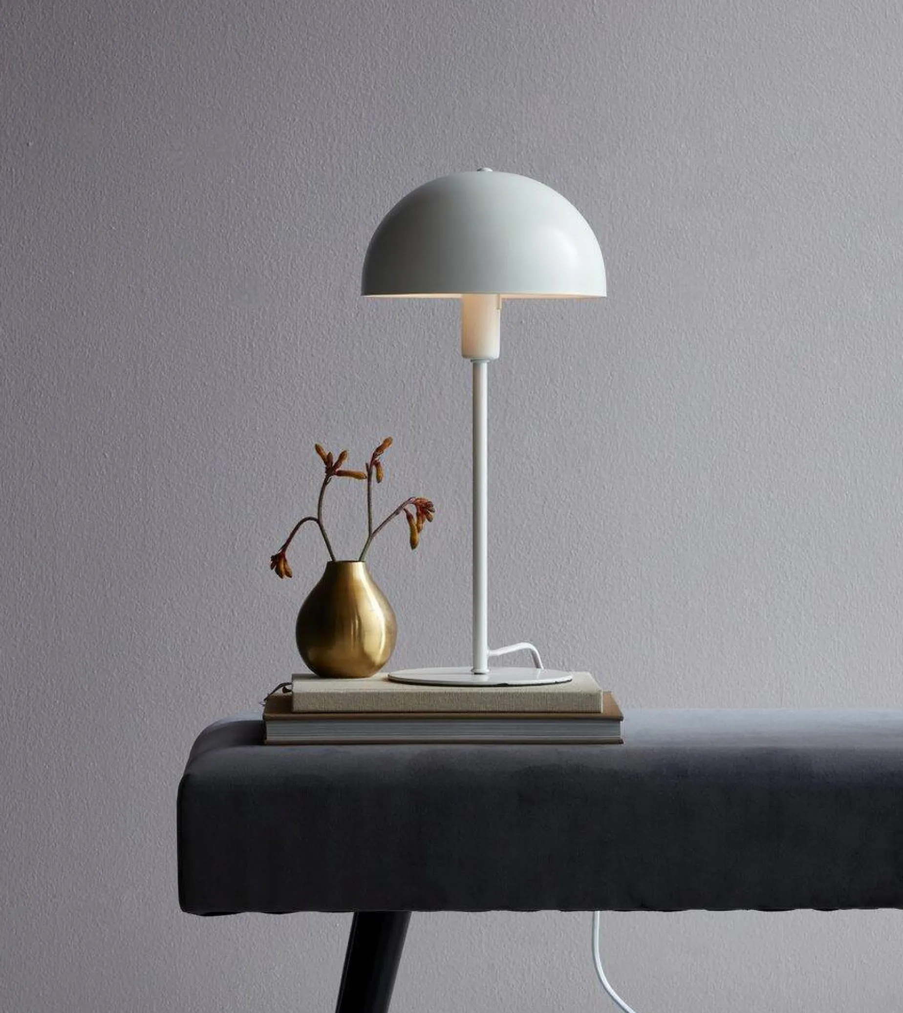 Ellen 20 table | Brass and black