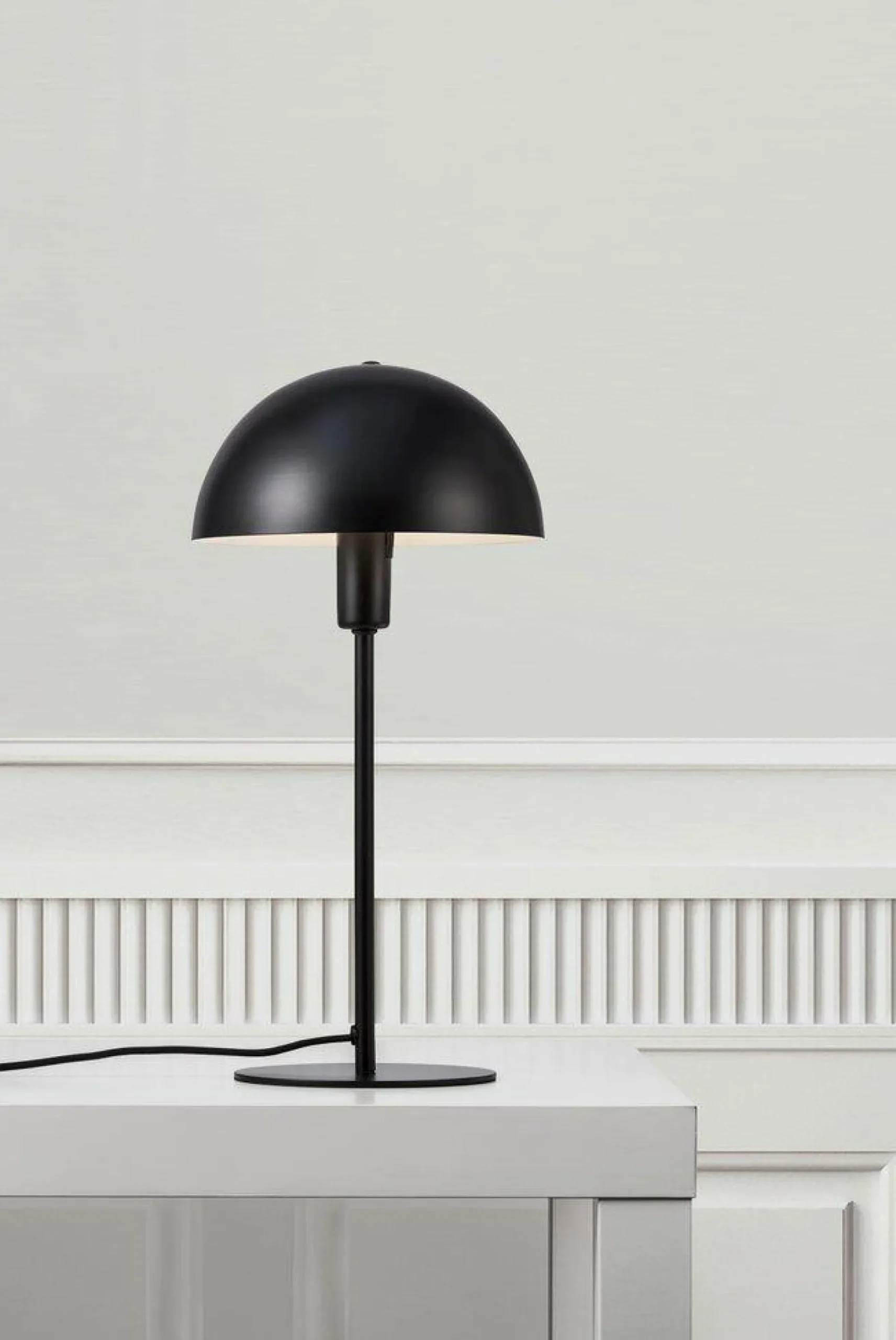 Ellen 20 table | Brass and black