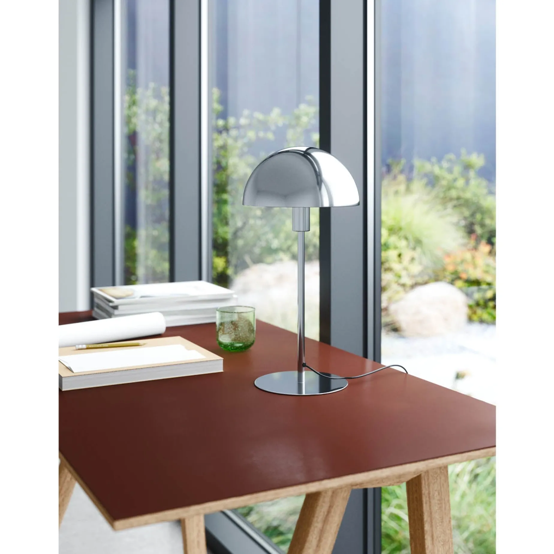 Ellen 20 table | Brass and black