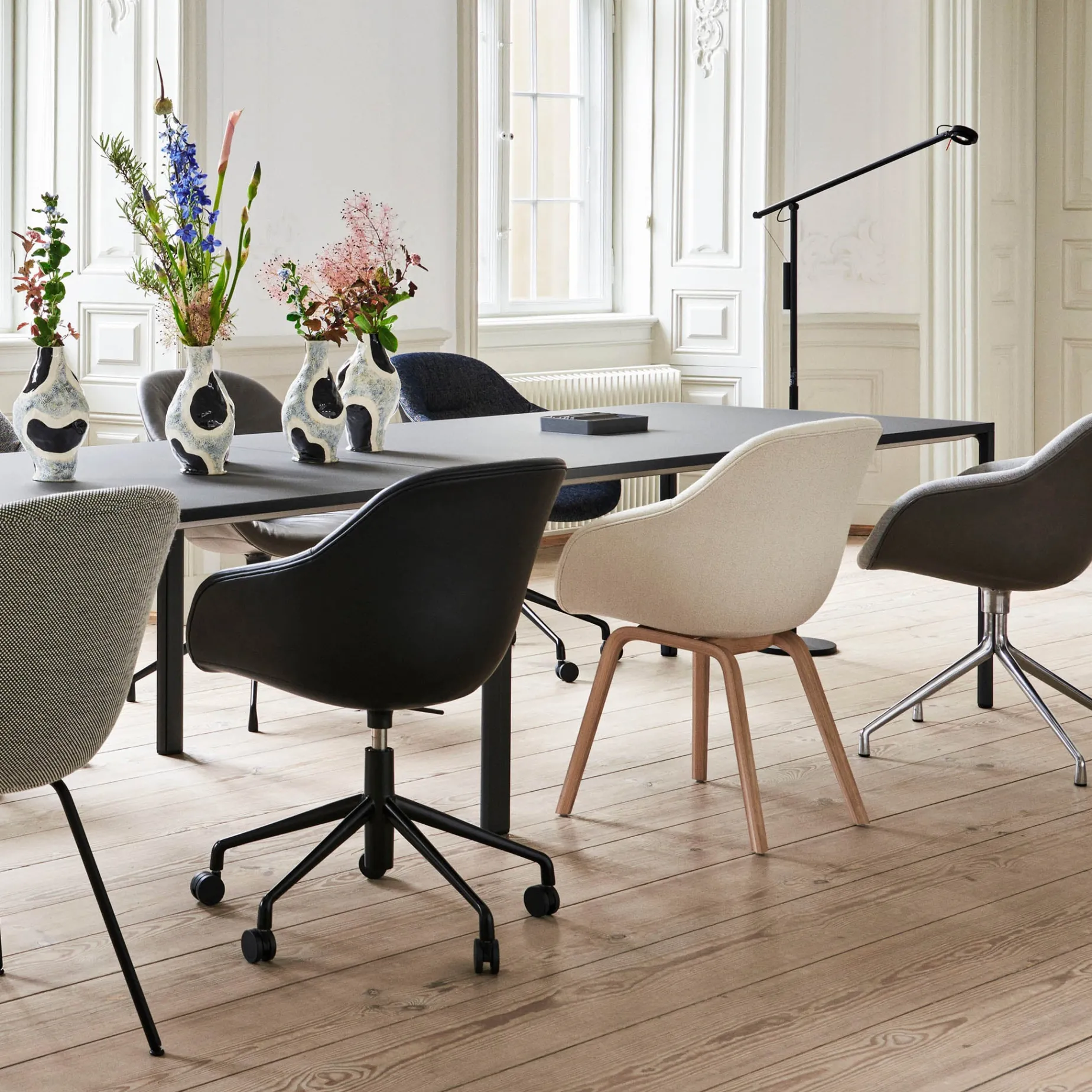 Fifty-Fifty floor lamp | soft black