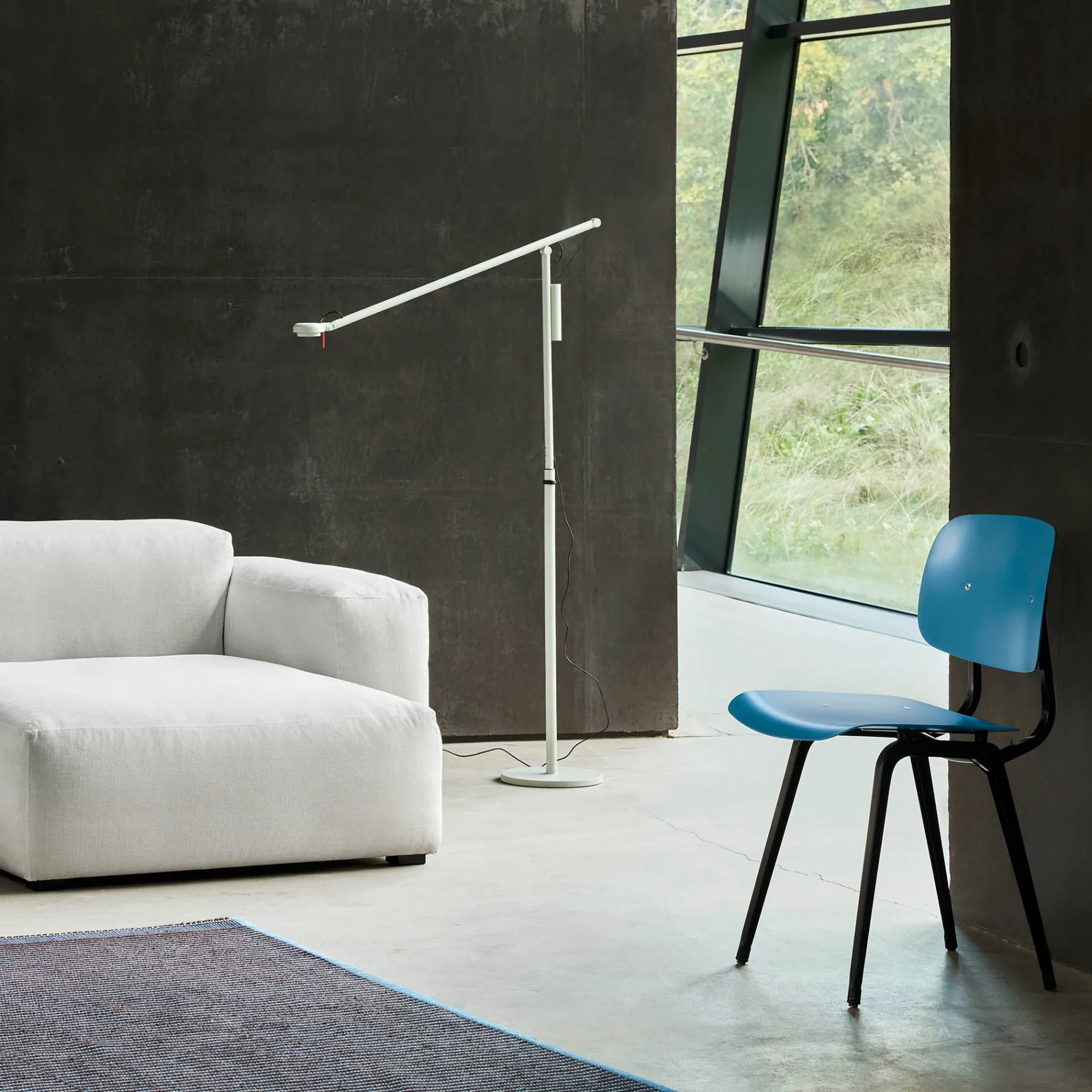 Fifty-Fifty floor lamp | soft black