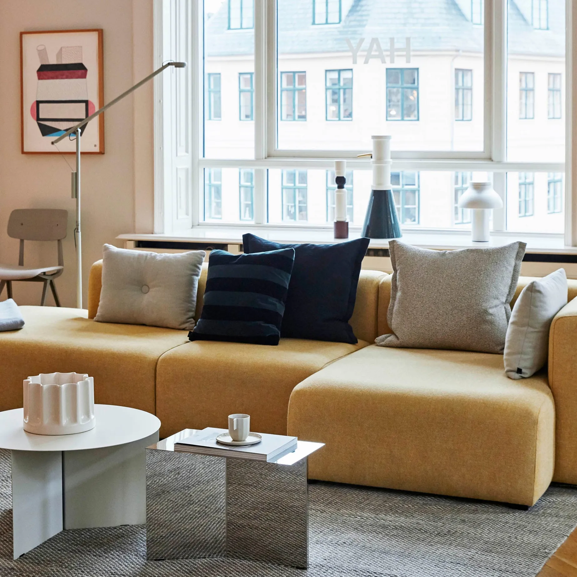 Fifty-Fifty floor lamp | soft black