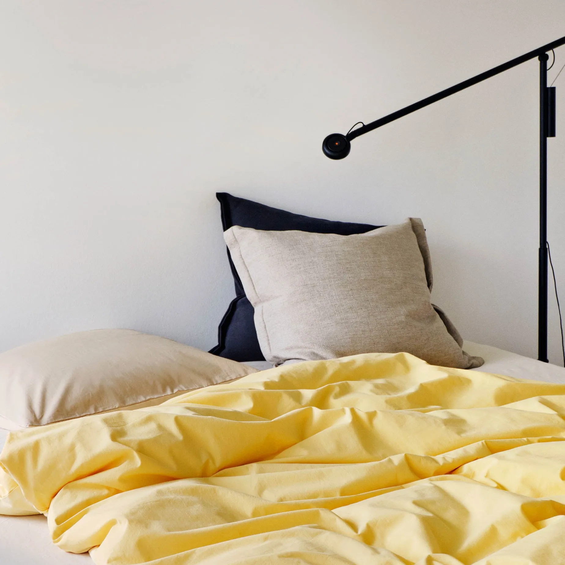 Fifty-Fifty floor lamp | soft black