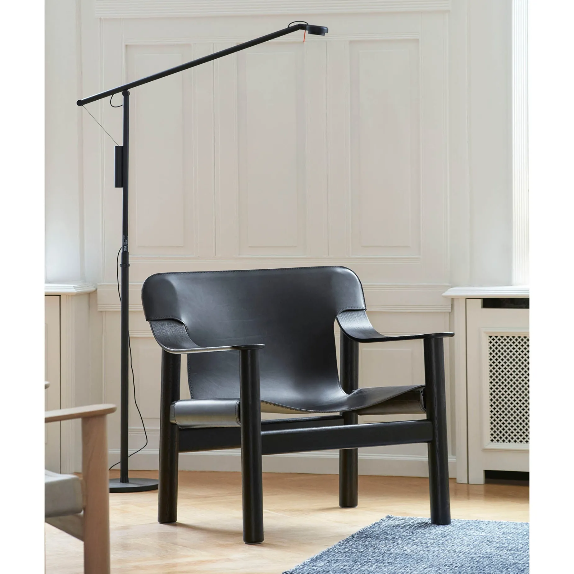 Fifty-Fifty floor lamp | soft black