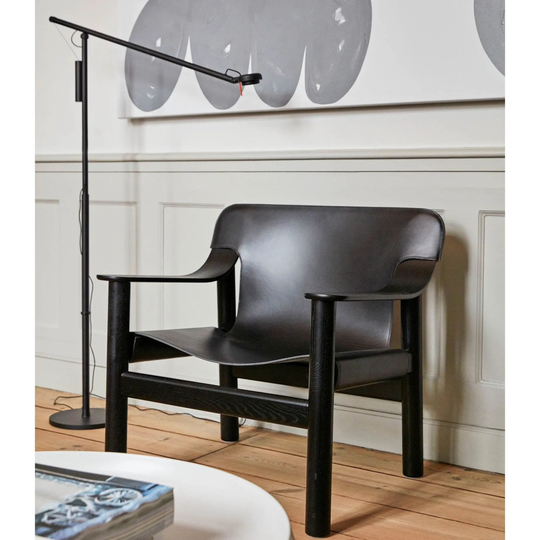 Fifty-Fifty floor lamp | soft black