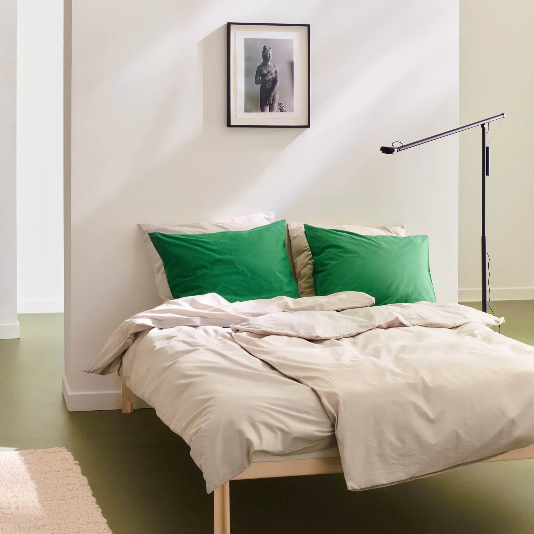 Fifty-Fifty floor lamp | soft black