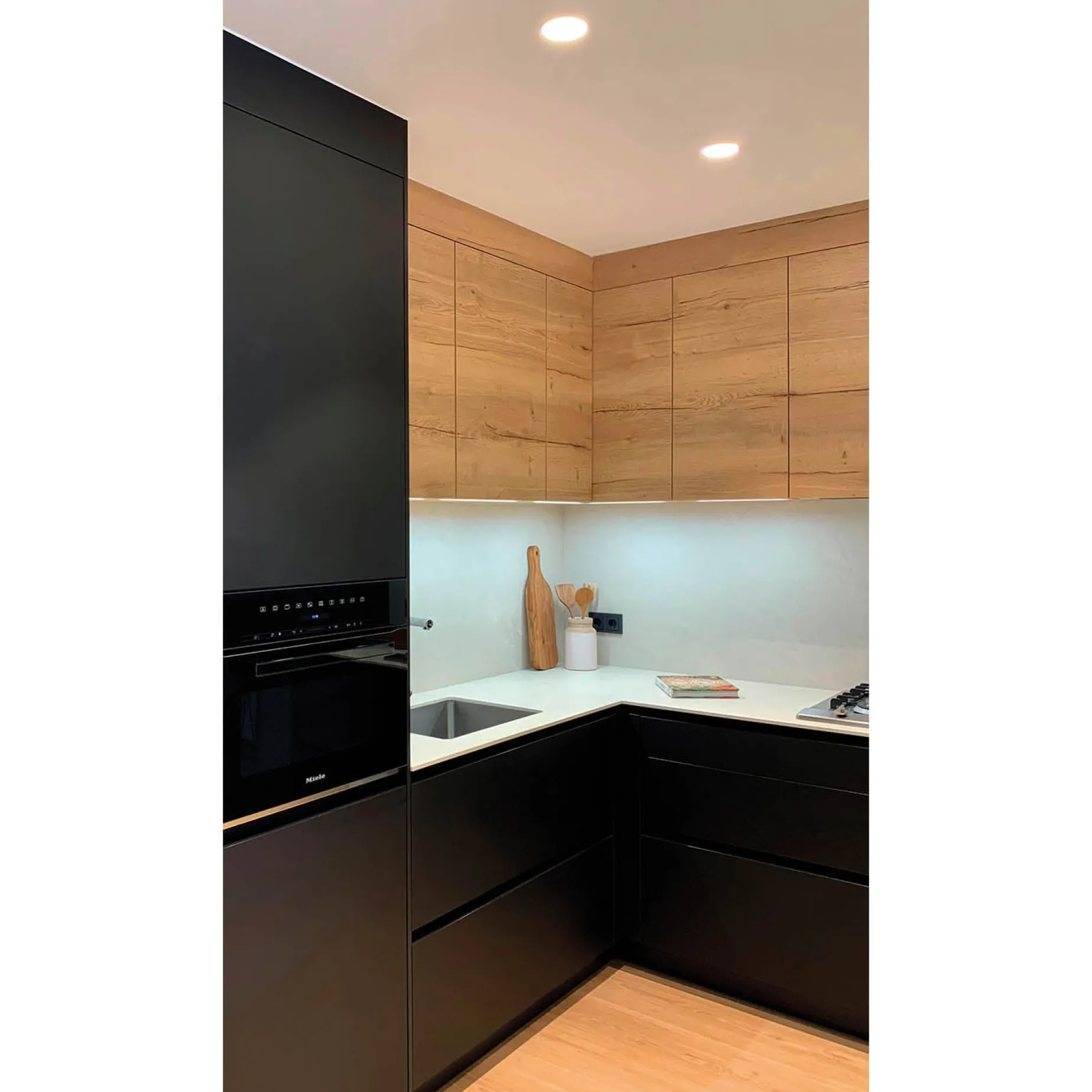Gap recessed | white