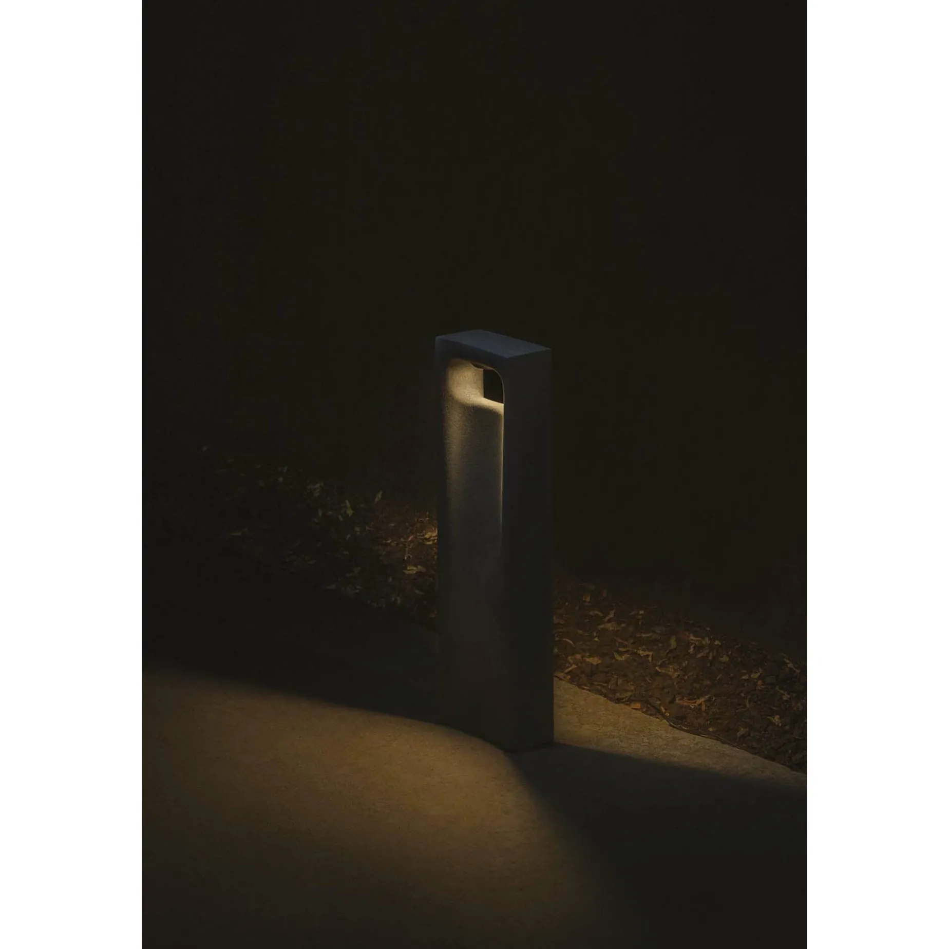 Glint post 700 | seaside concrete