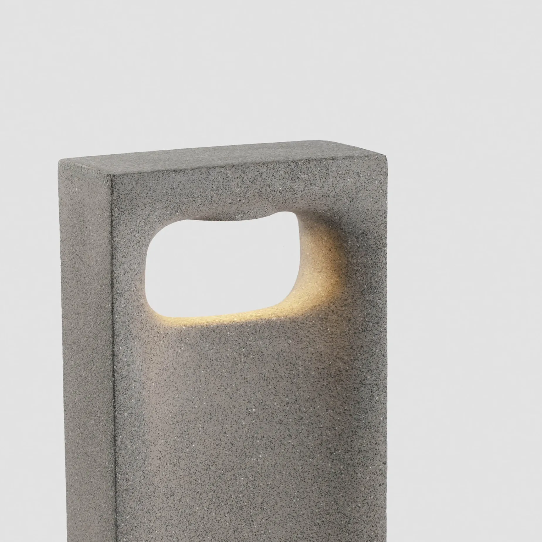 Glint post 700 | seaside concrete