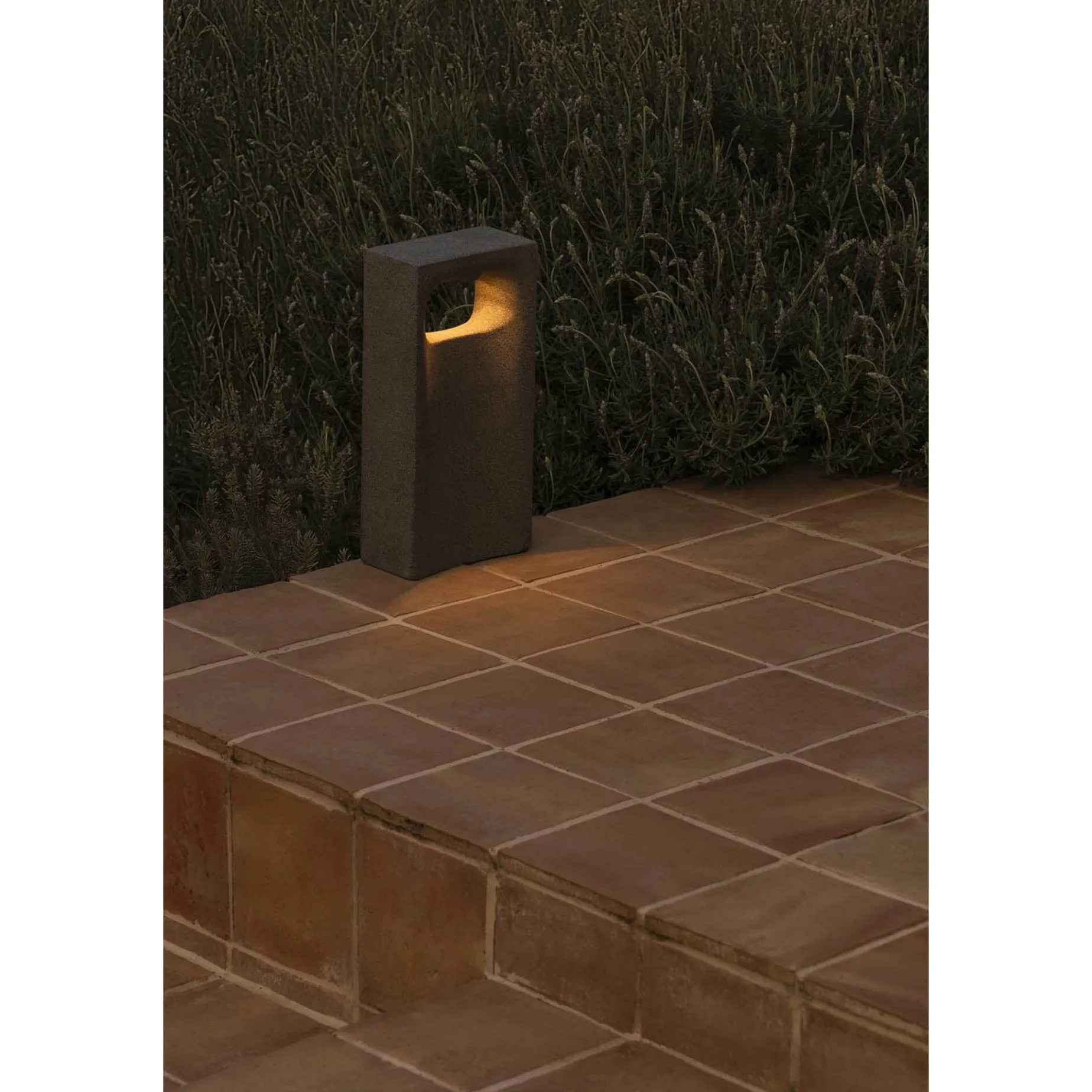 Glint post 700 | seaside concrete