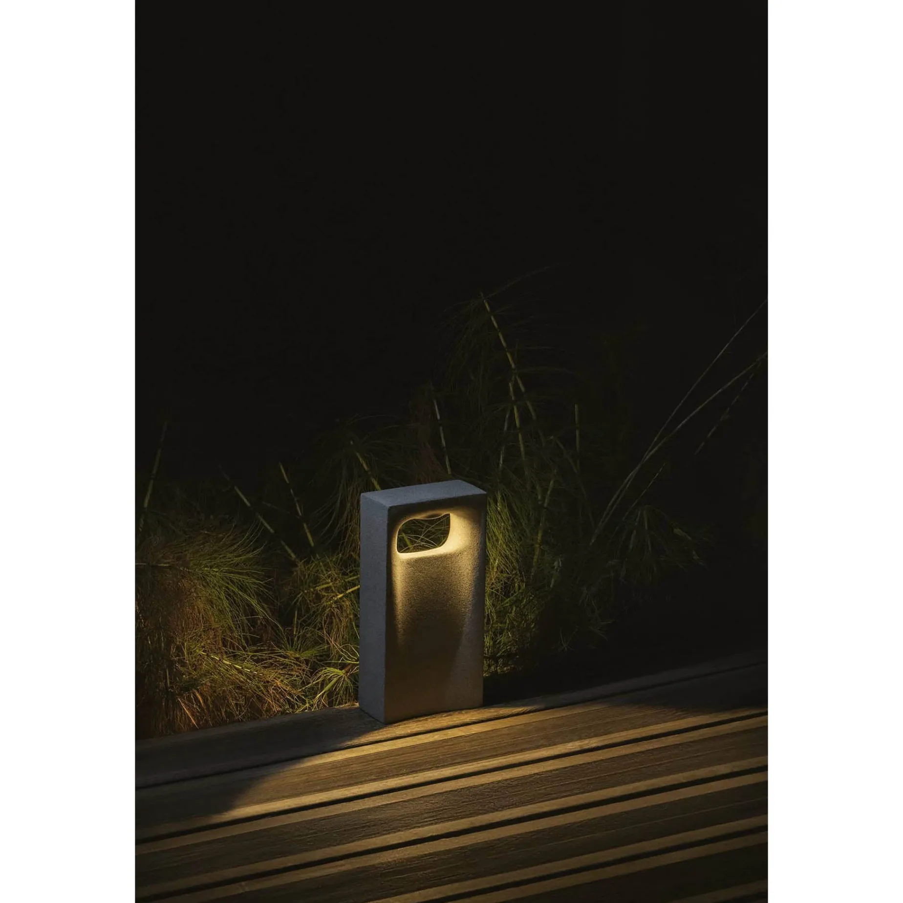 Glint post 700 | seaside concrete