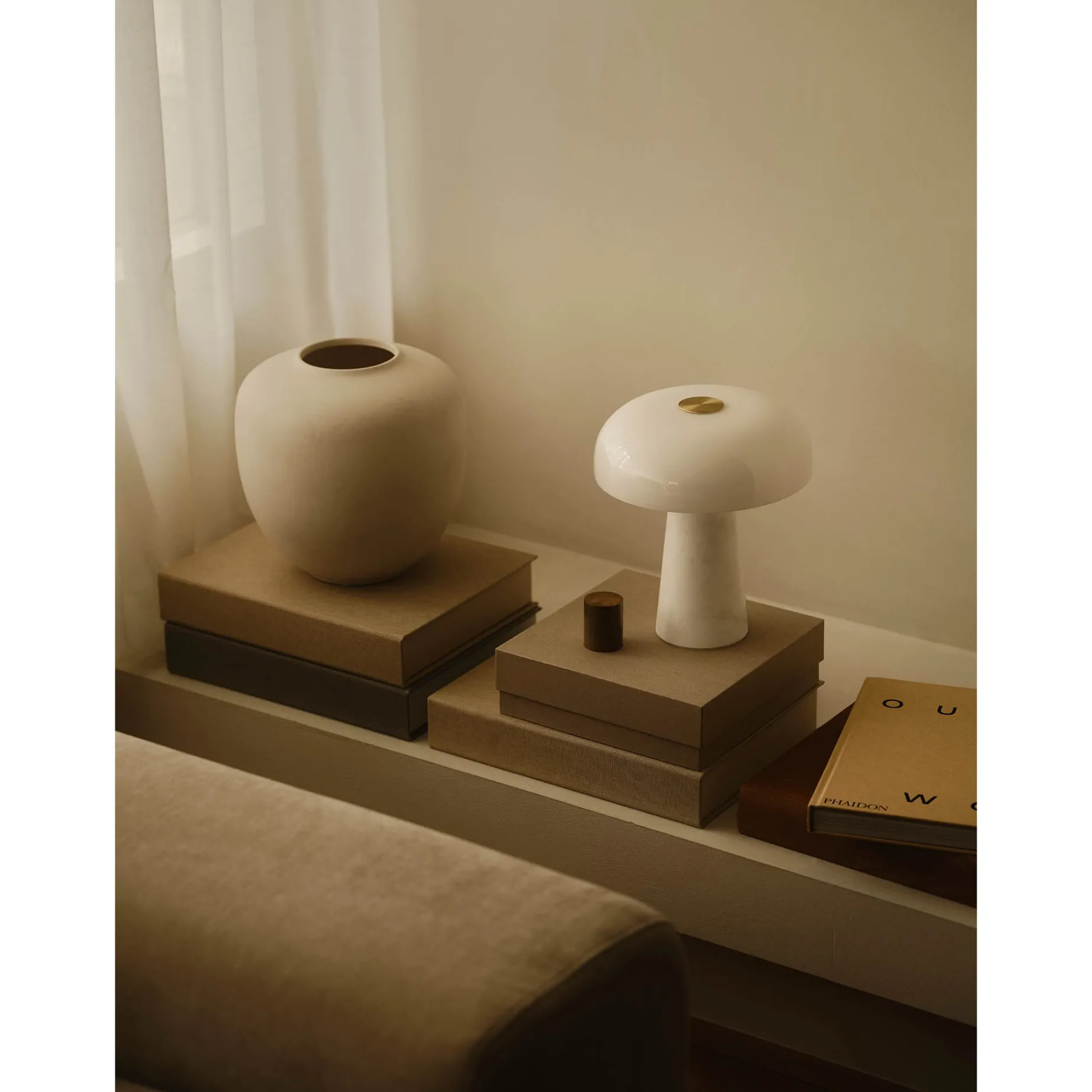 Glossy table mini | beige marble