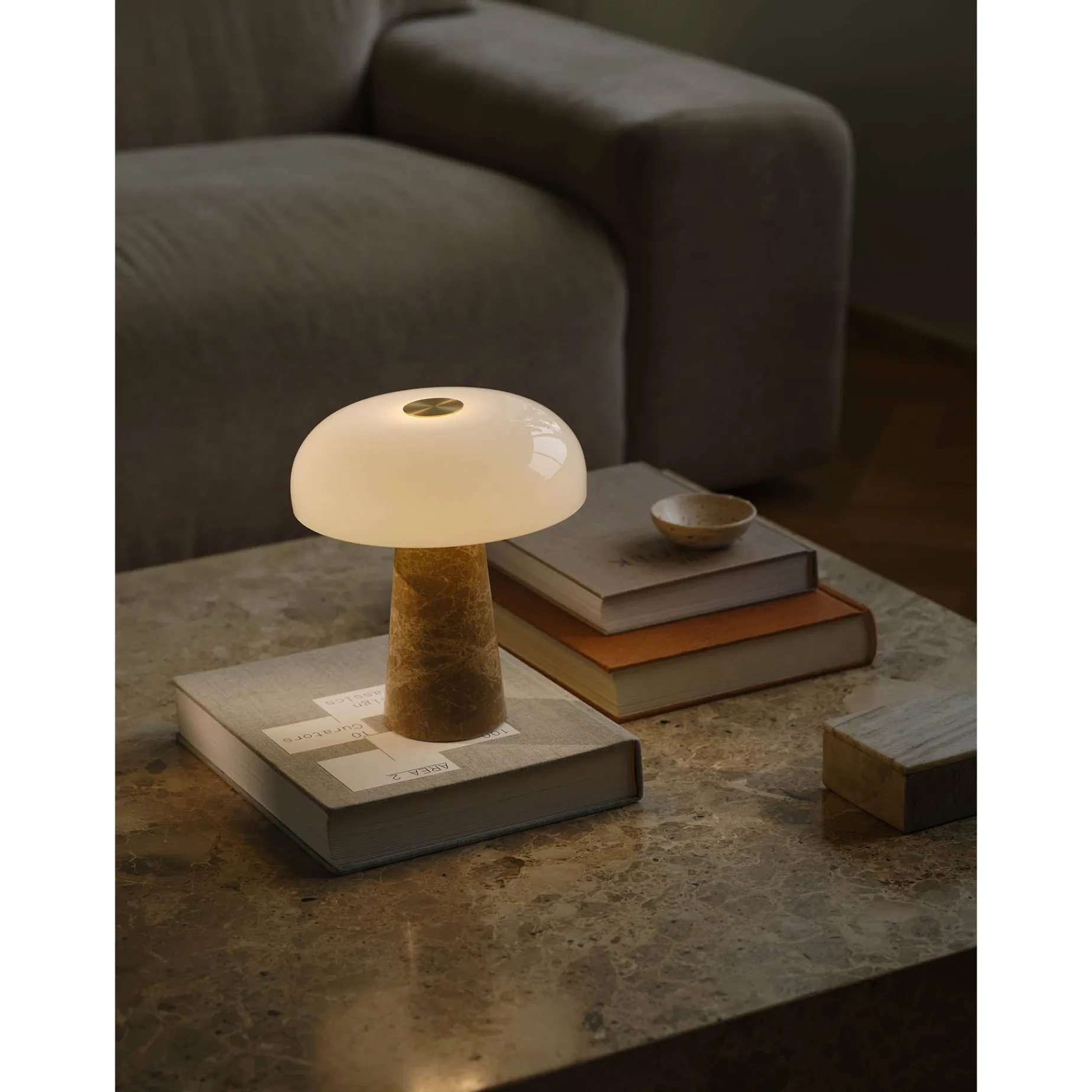 Glossy table mini | beige marble