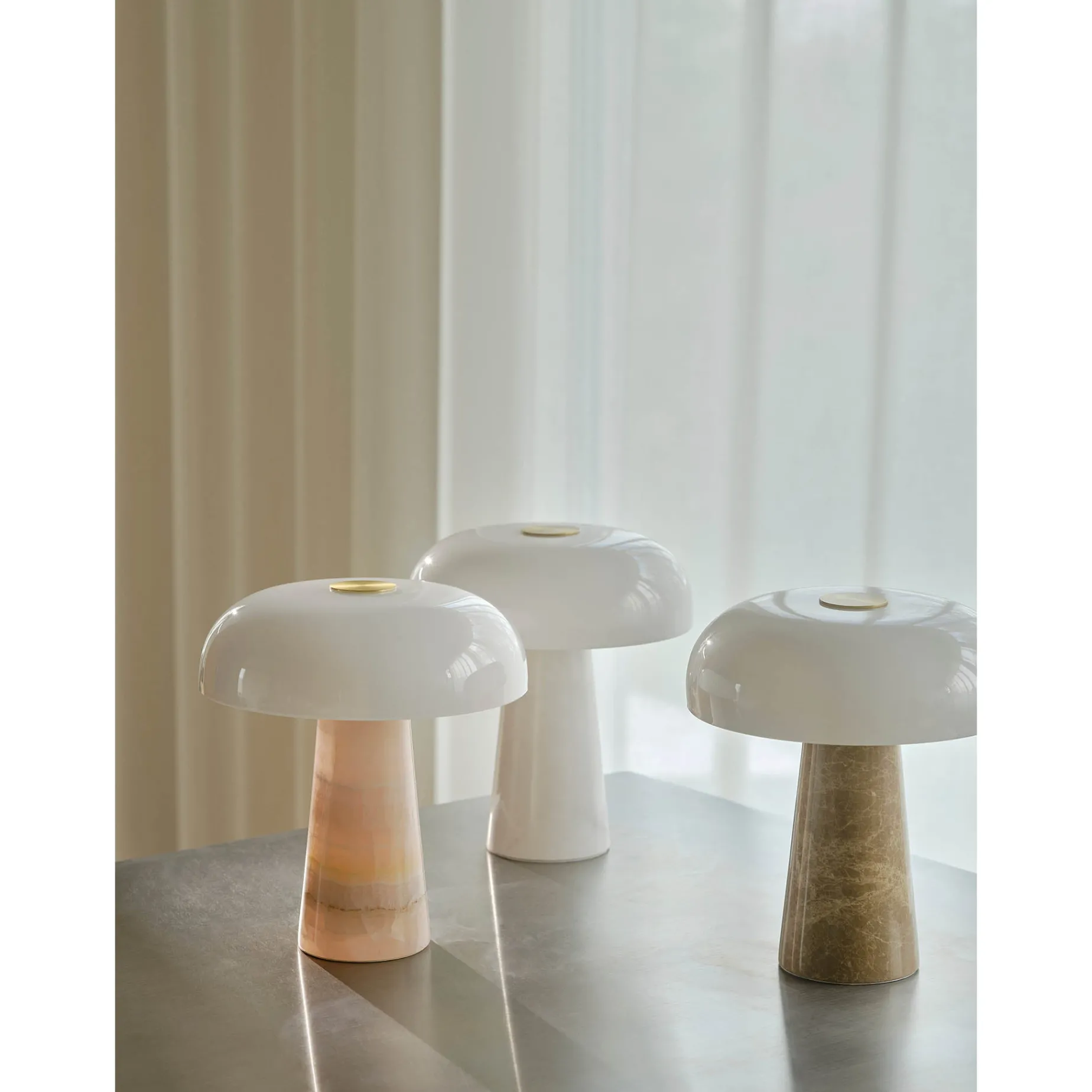 Glossy table mini | white marble