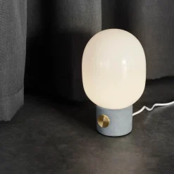 JWDA table lamp | concrete