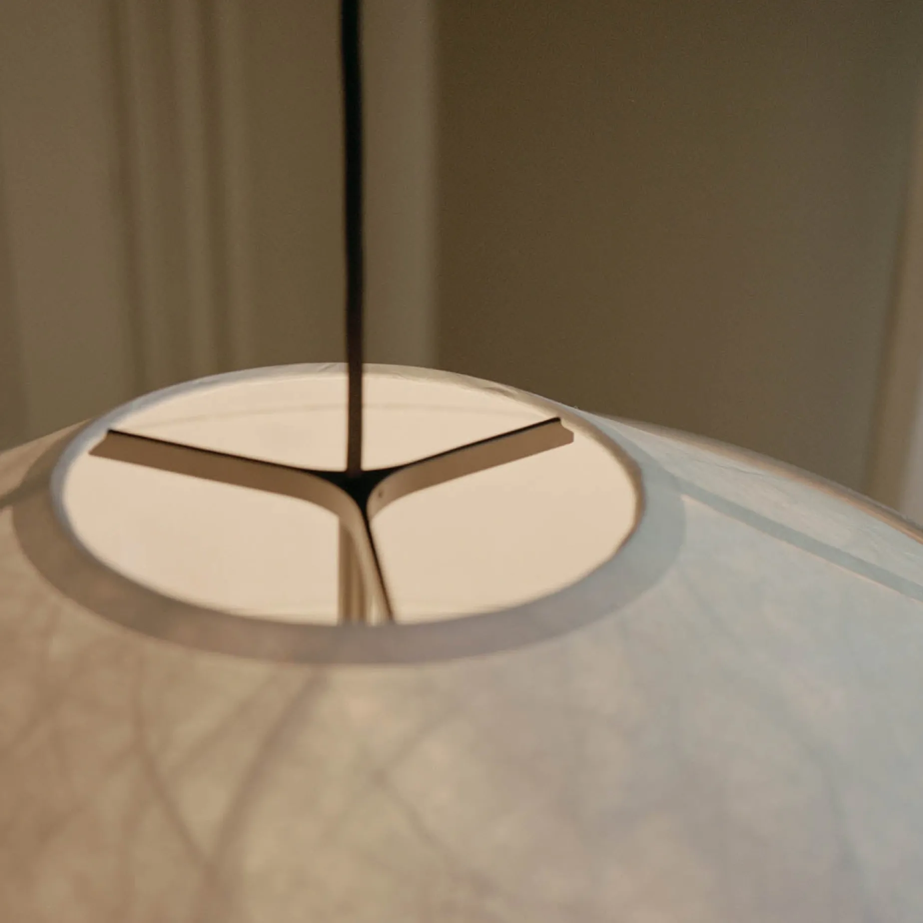 Kite pendant ⌀55 | white and black tyvek
