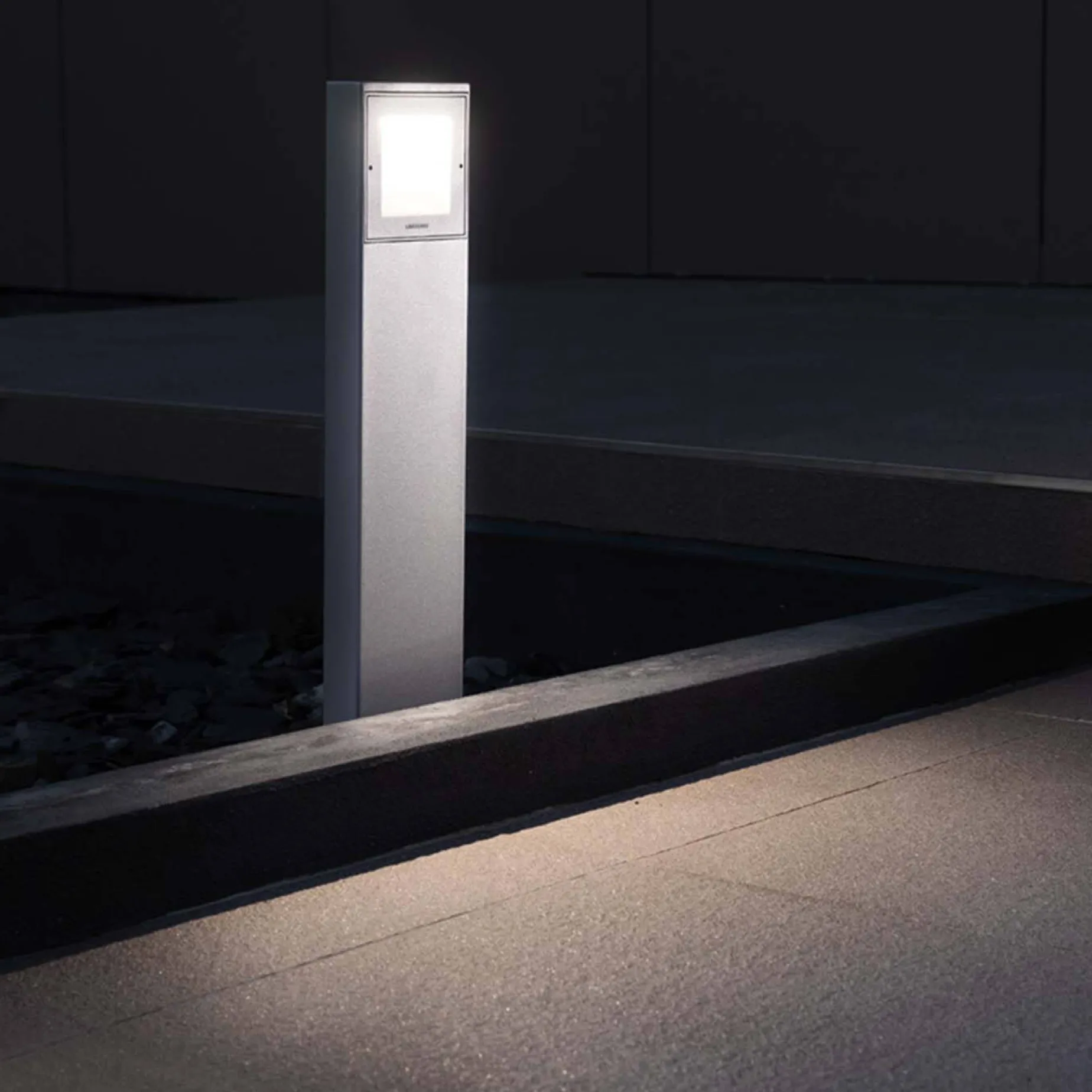 Koi Post 40 | white