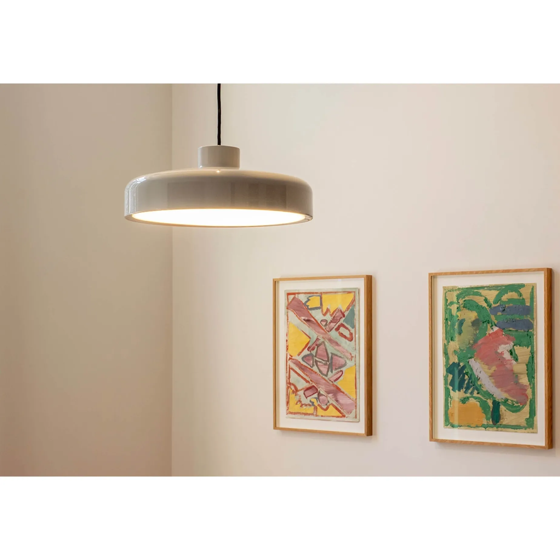 Lacquer pendant medium | black