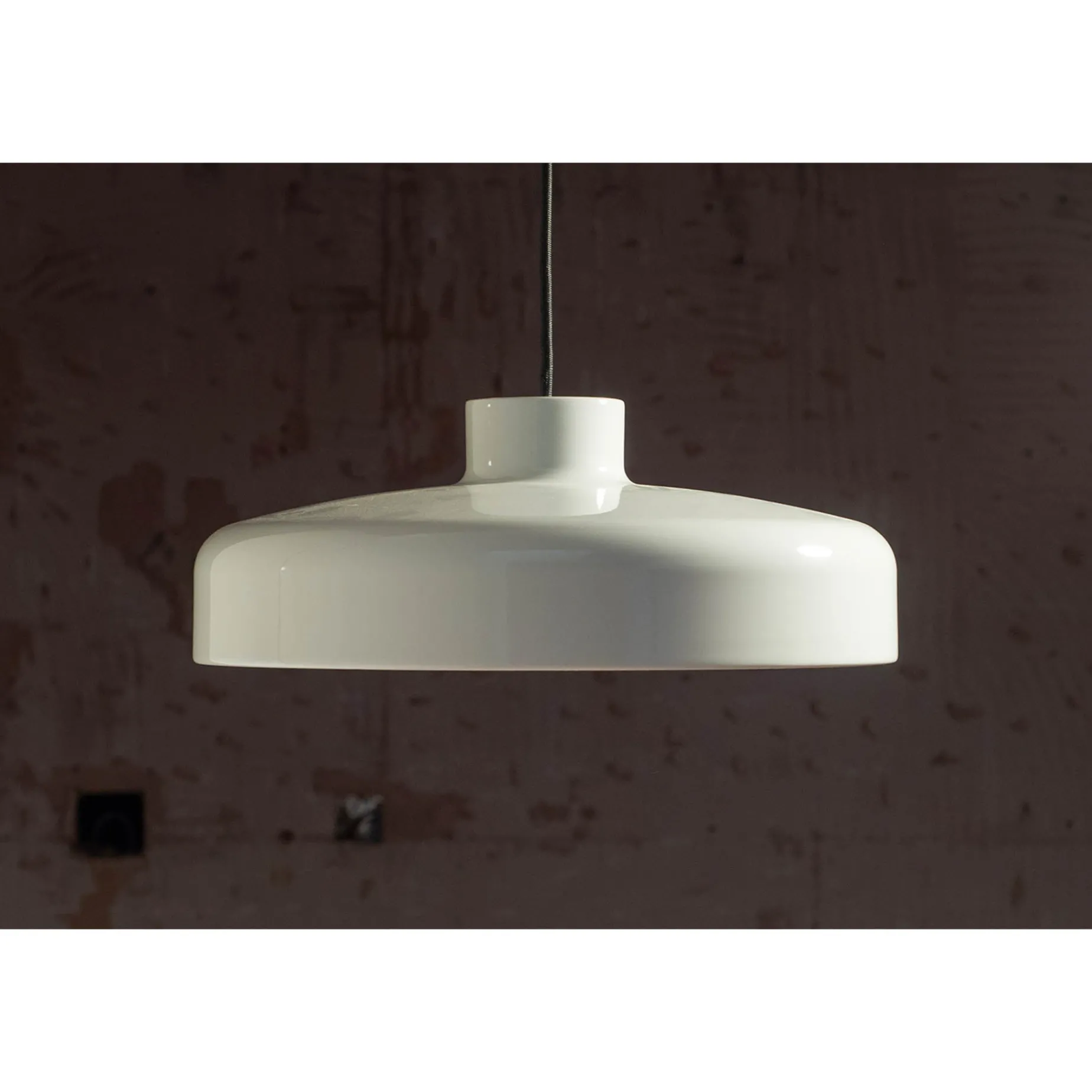 Lacquer pendant medium | black