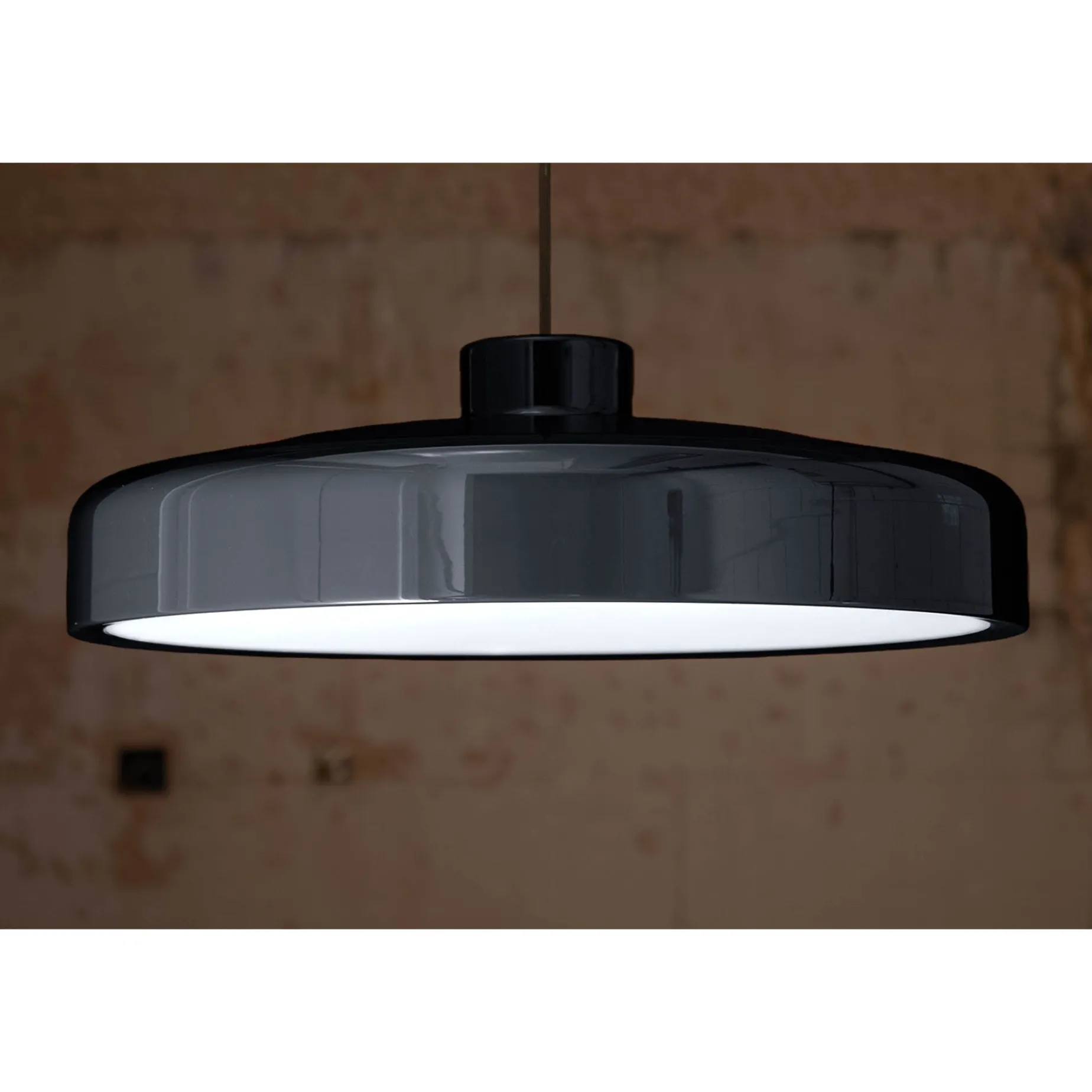 Lacquer pendant medium | black