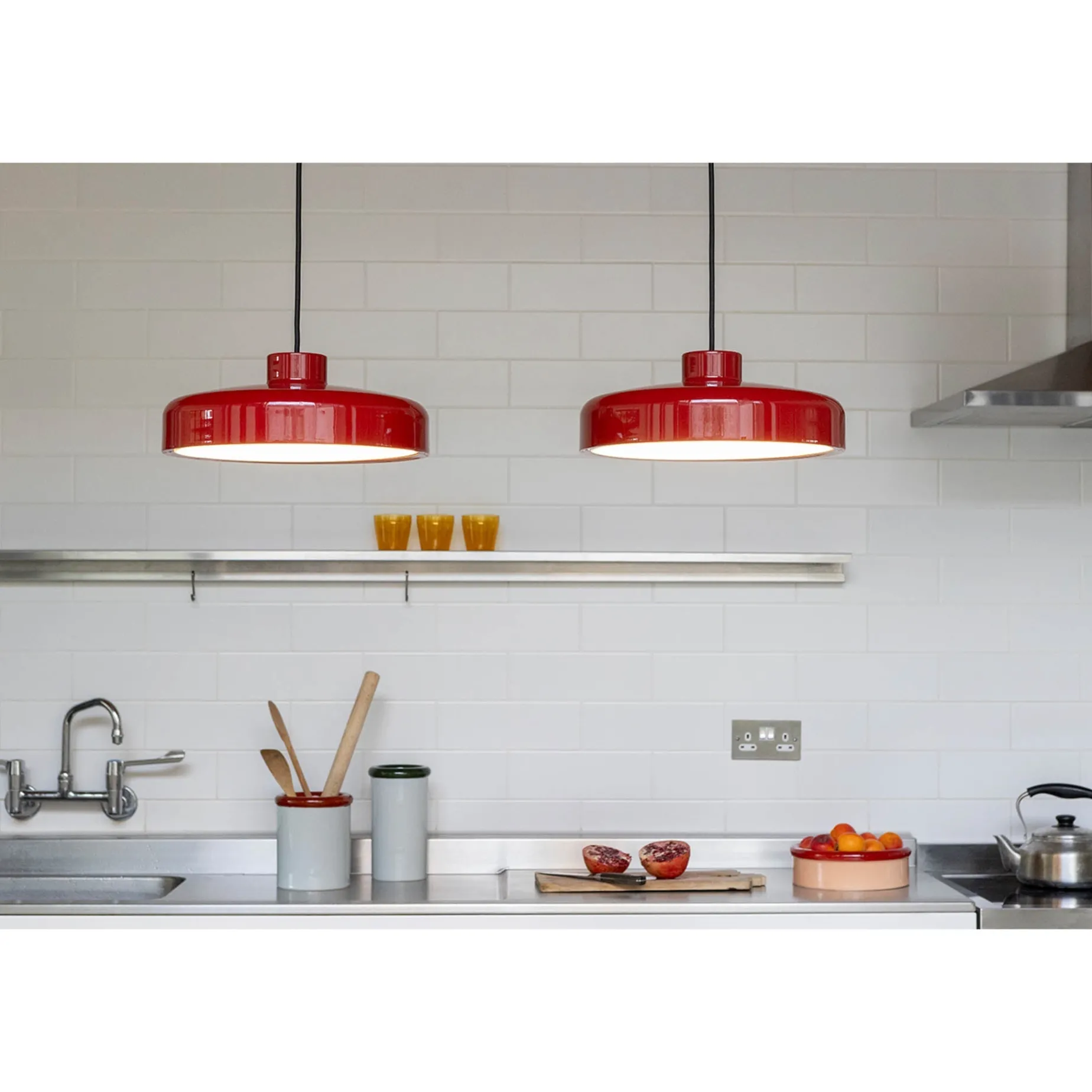Lacquer pendant medium | black