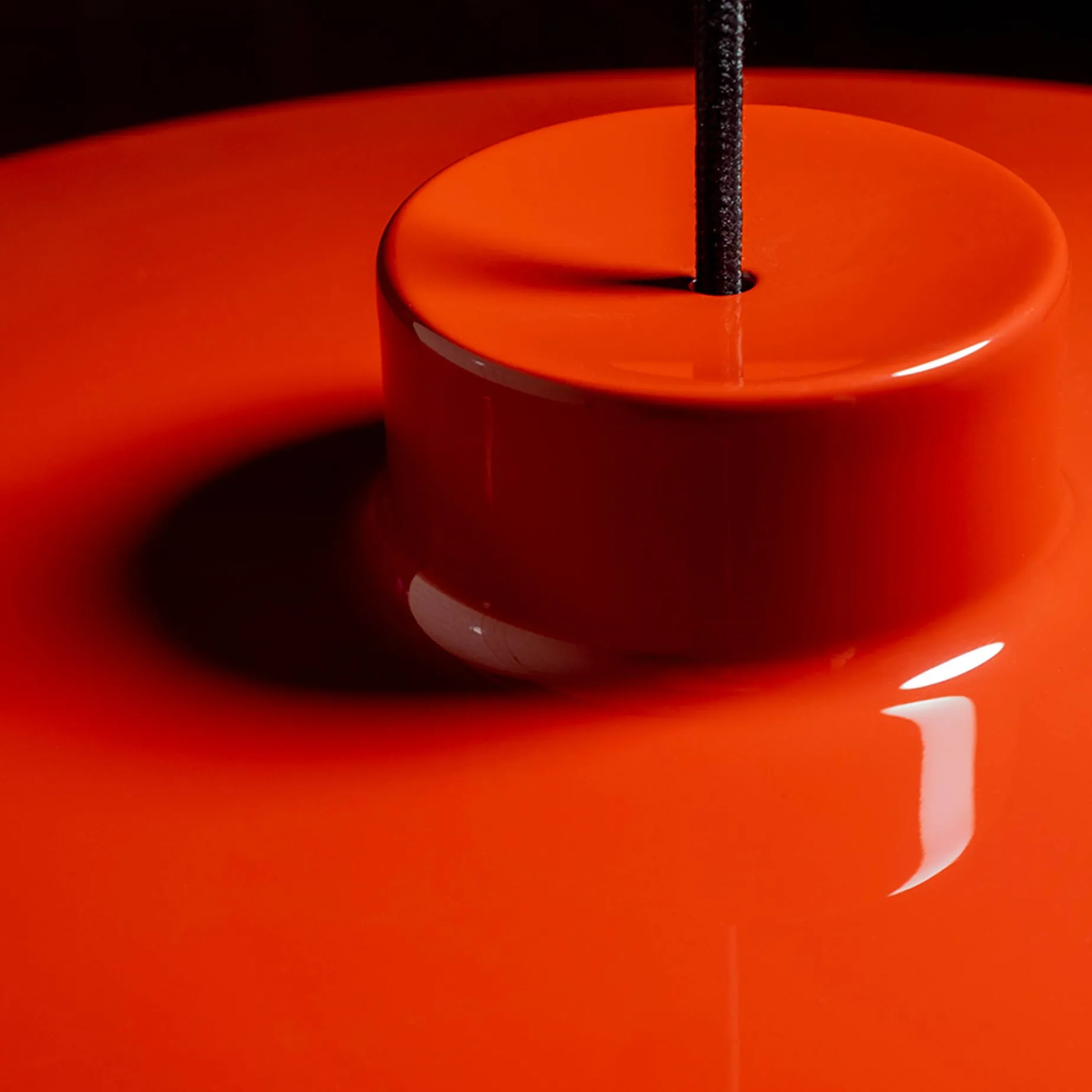 Lacquer pendant medium | black