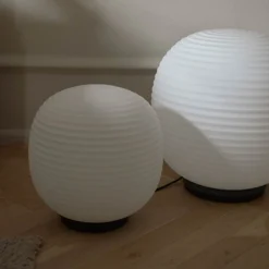 Lantern globe table/floor | white