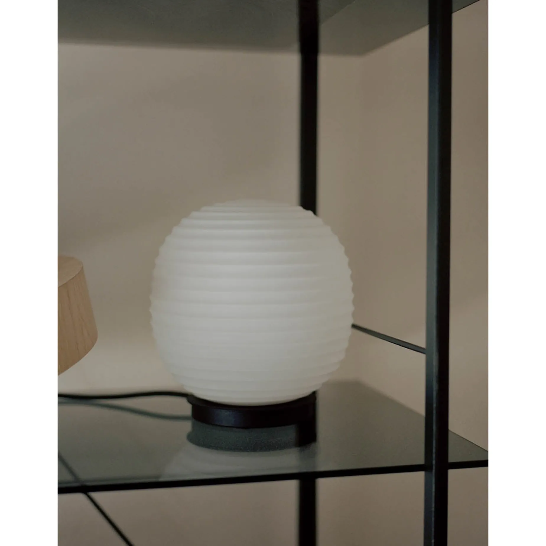 Lantern globe table/floor | white