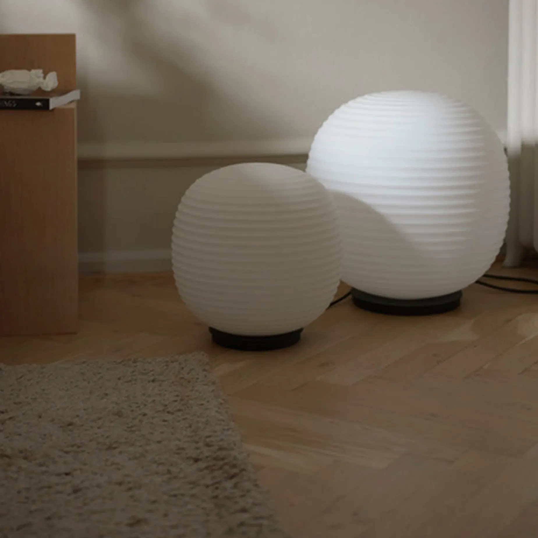 Lantern globe table/floor | white