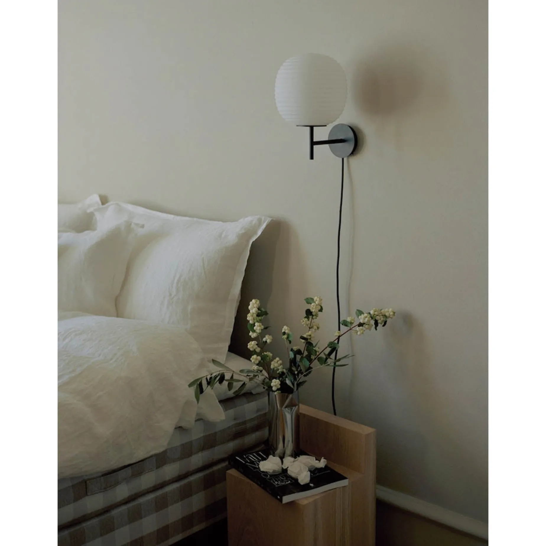 Lantern wall | white