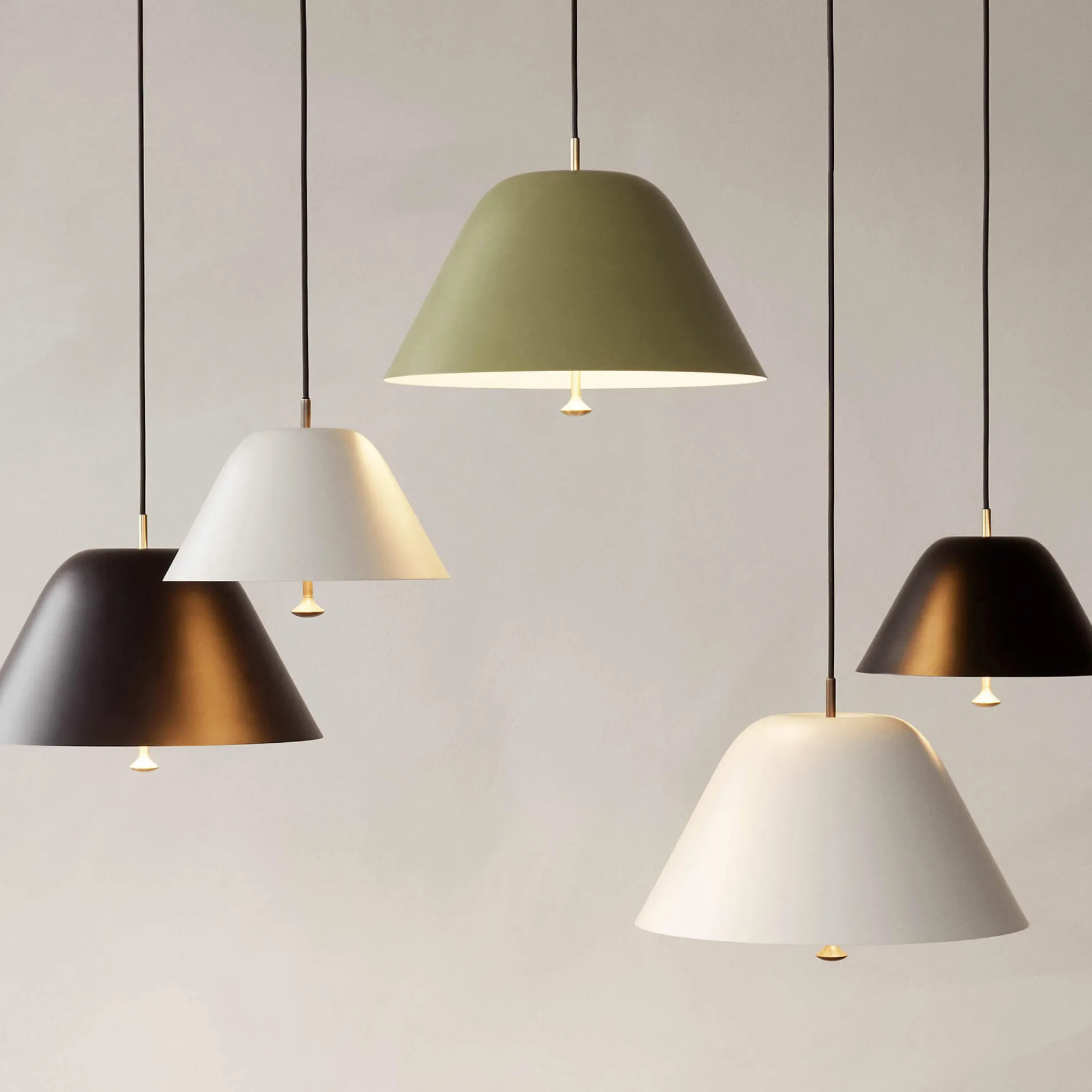 Levitate pendant ⌀28-40 | black and brass