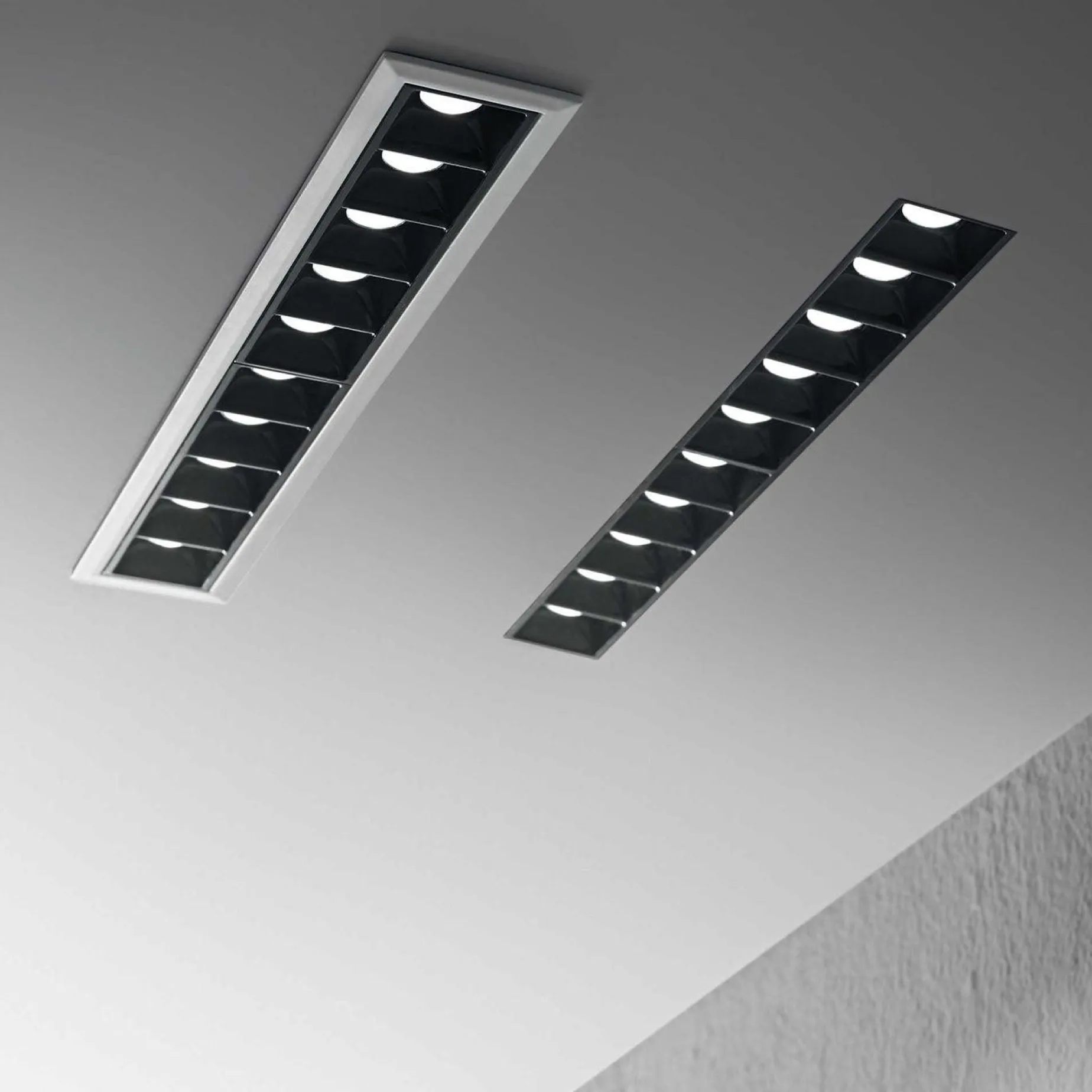 Lika 2 trimless | black